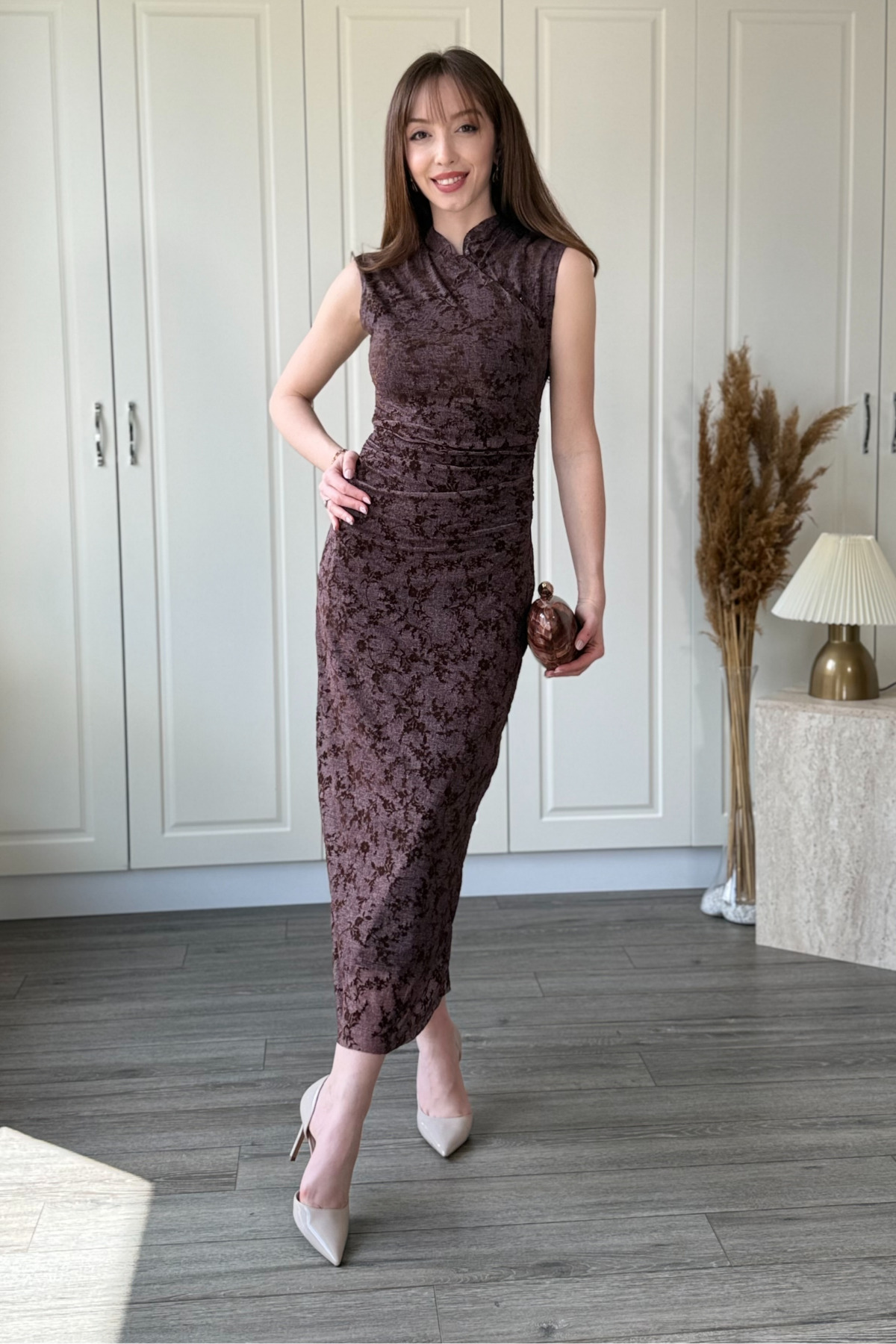 Dilay Gökoğlu Butik  Önü Düğmeli Kadife Baskılı Midi Kahverengi Tül Elbise - Görsel 2