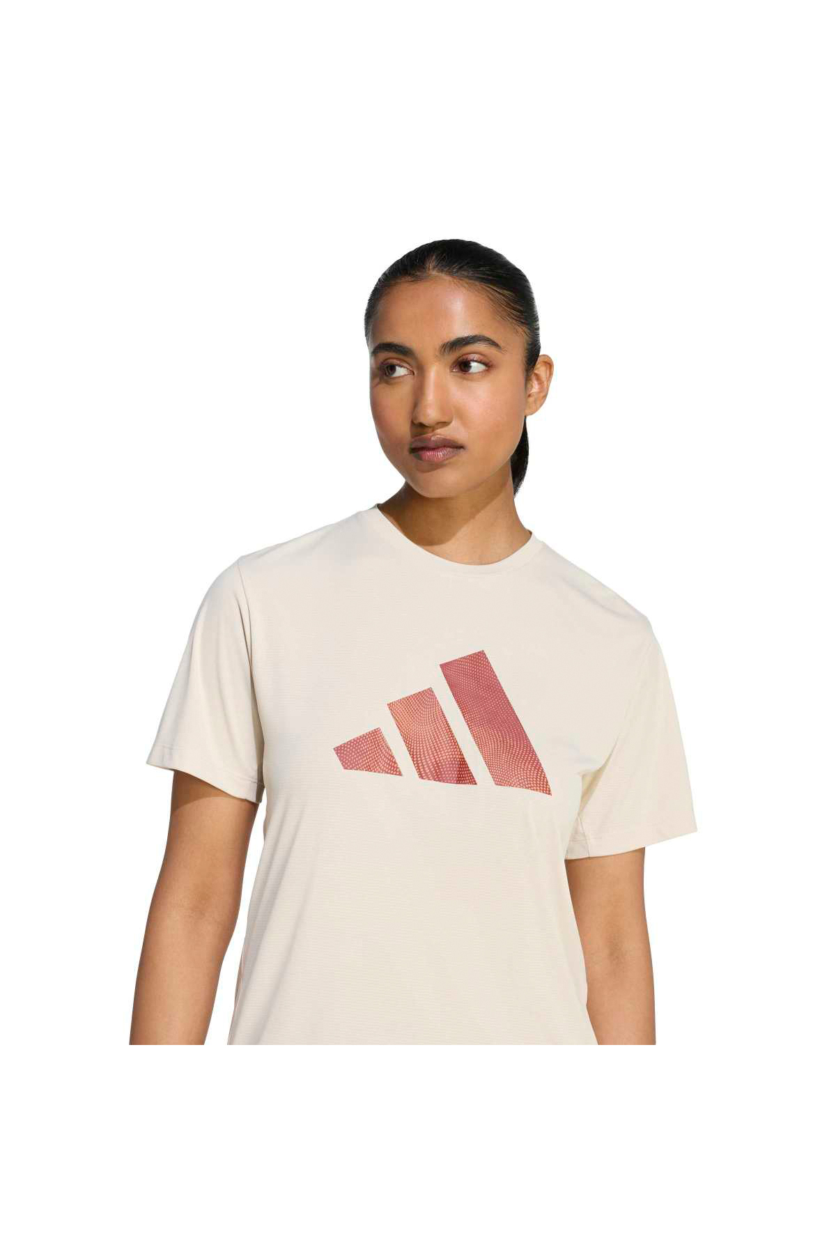adidas Running Essentials Brand Love Kadın Bej Yuvarlak Yaka Tişört görsel 2