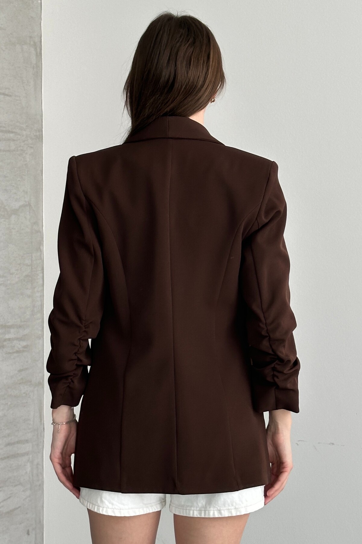 moda armanc  Kadın Kahverengi Blazer Ceket Büzgülü Kol Detaylı Şık Ofis Ceket Kruvaze Yaka Modern Blazer Ceket - Görsel 6
