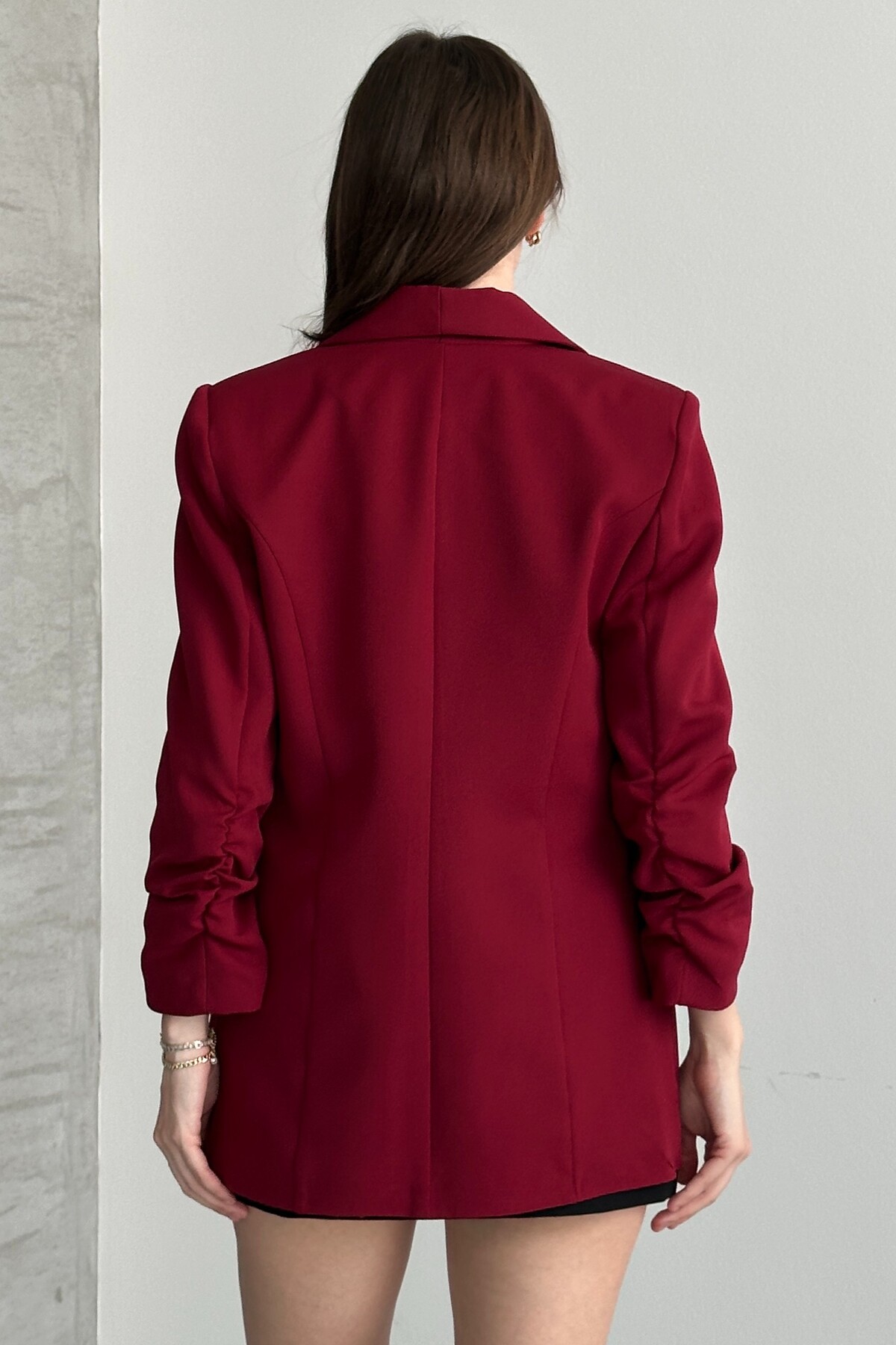 moda armanc  Kadın Bordo Blazer Ceket Büzgülü Kol Detaylı Şık Ofis Ceket Kruvaze Yaka Modern Blazer Ceket - Görsel 7