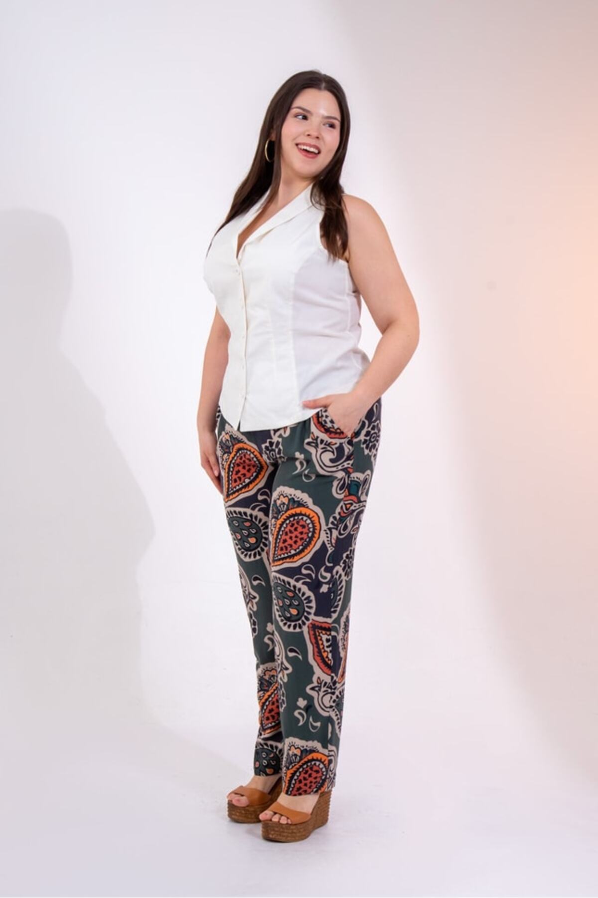 Roxxlen  Kadın Büyük Beden Beli Pileli Cepli Pantolon Haki - Görsel 3