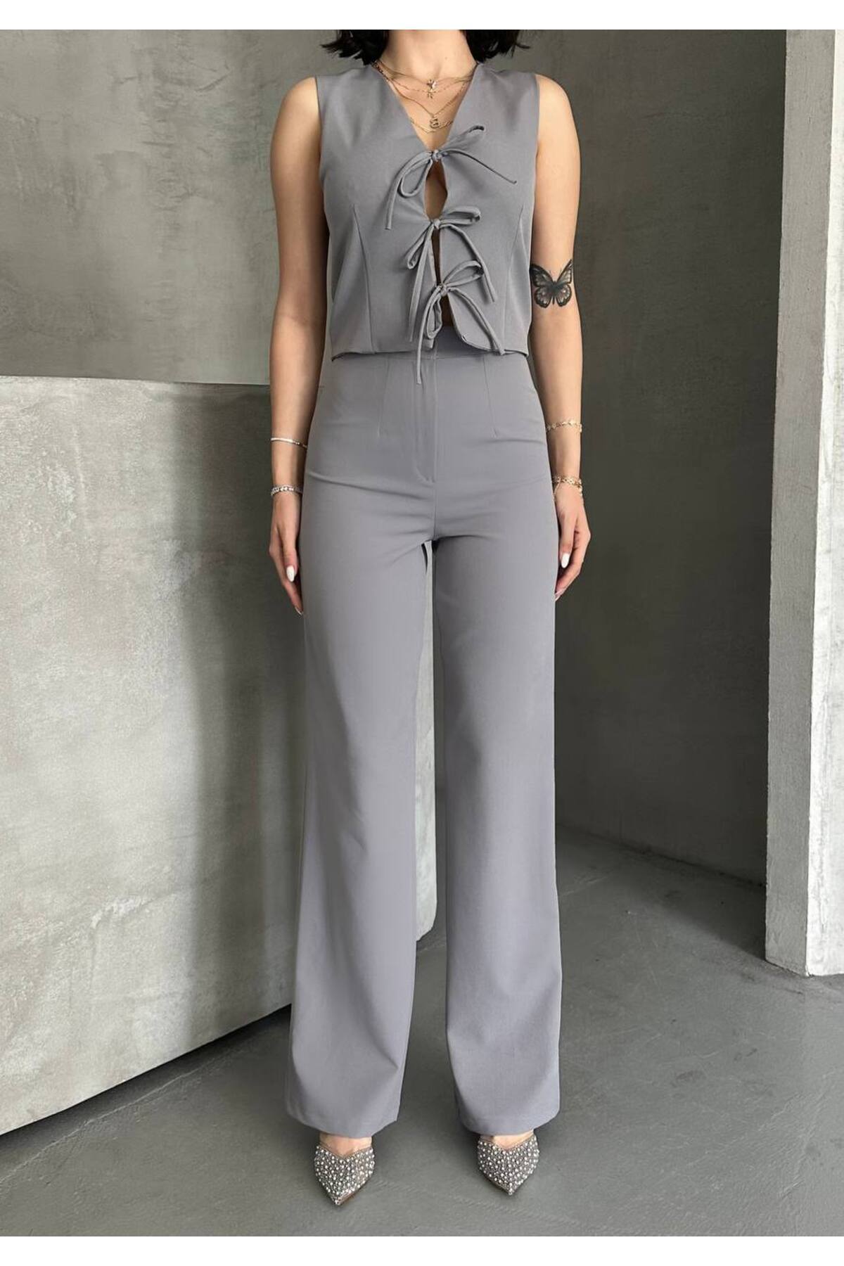 Damen Zweiteiler mit Bindungsdetails und stilvollem Look - Görsel 5