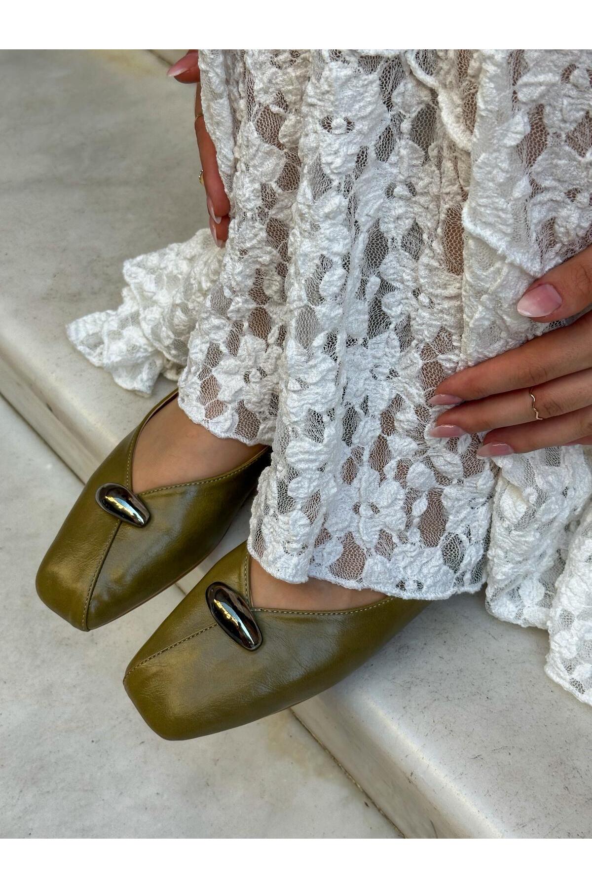 azza shoes ELİO PARLAK KÜT BURUN AKSESUAR DETAYLI SIK VE RAHAT GÜNLÜK DÜZ BABET görsel 3