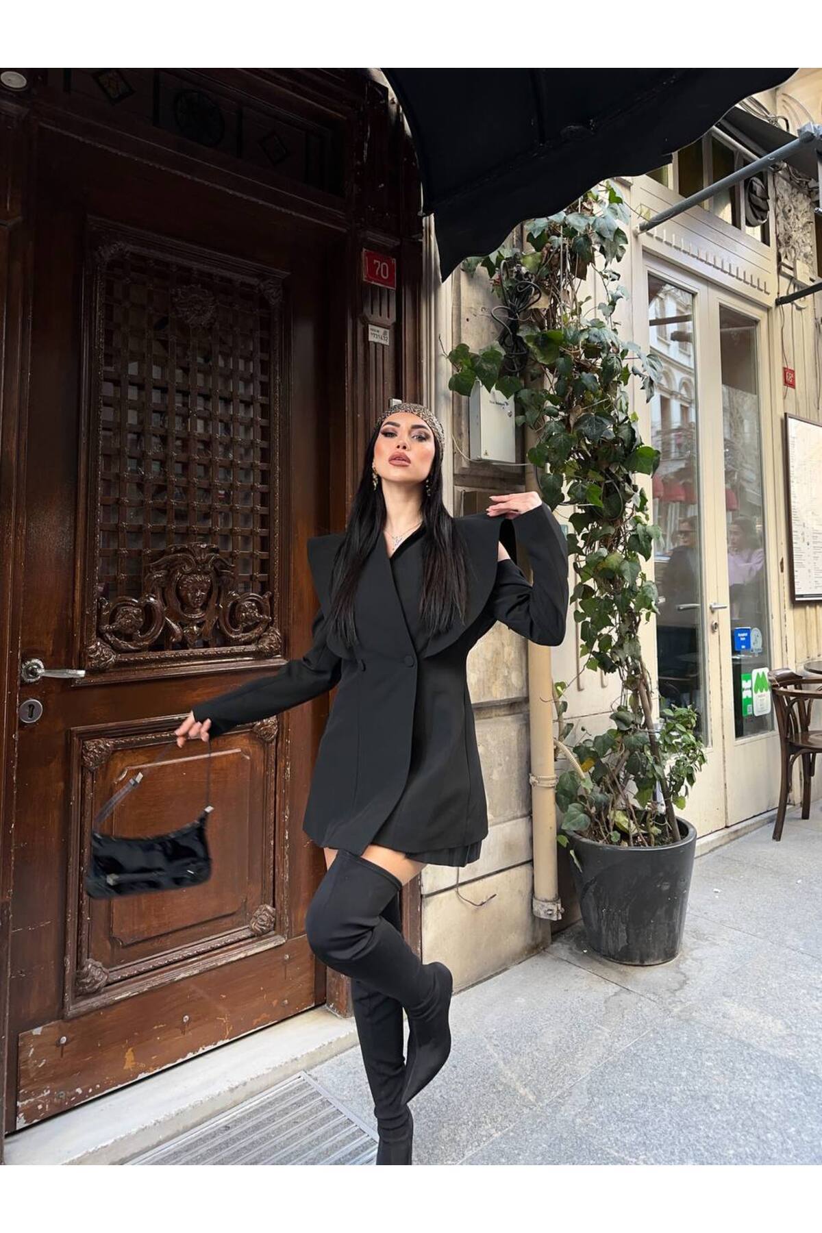 Kadın Omuz Detaylı Tasarım Ceket