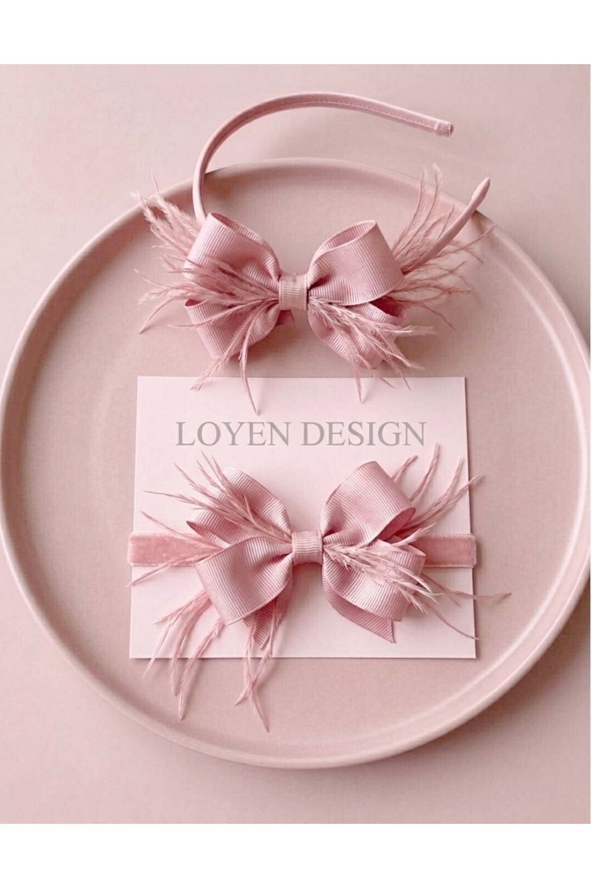 Loyen Design Pembe Anne Fiyonk Tüylü Taç & Bebek Bandanası Seti – Lohusa Anne Bebek Uyumlu Şık Aksesuar Takımı fotoğrafı 2 (önizleme)