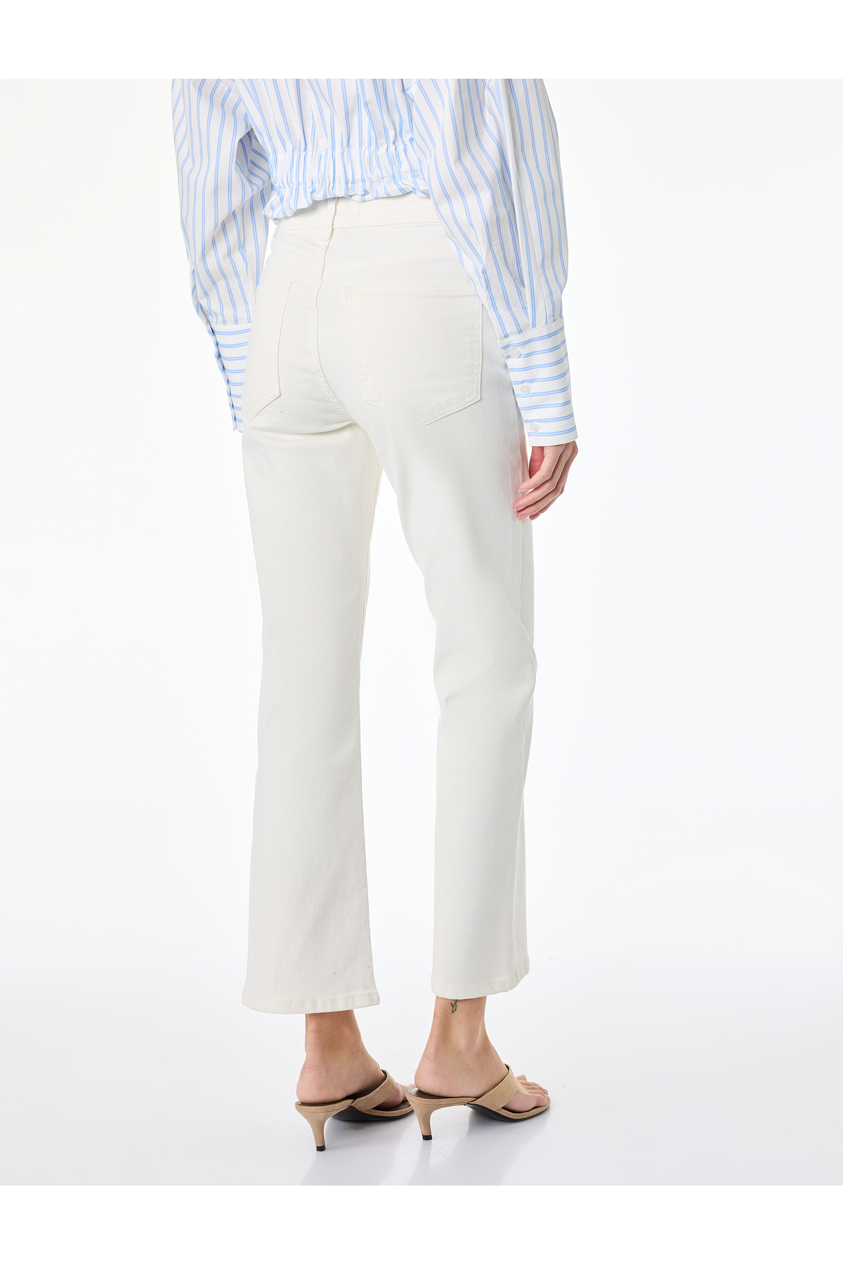 Koton  Normal Bel Dar Kalıp Pamuklu Düğmeli Kısa İspanyol Paça Pantolon - Kick Flare Jeans - Görsel 4