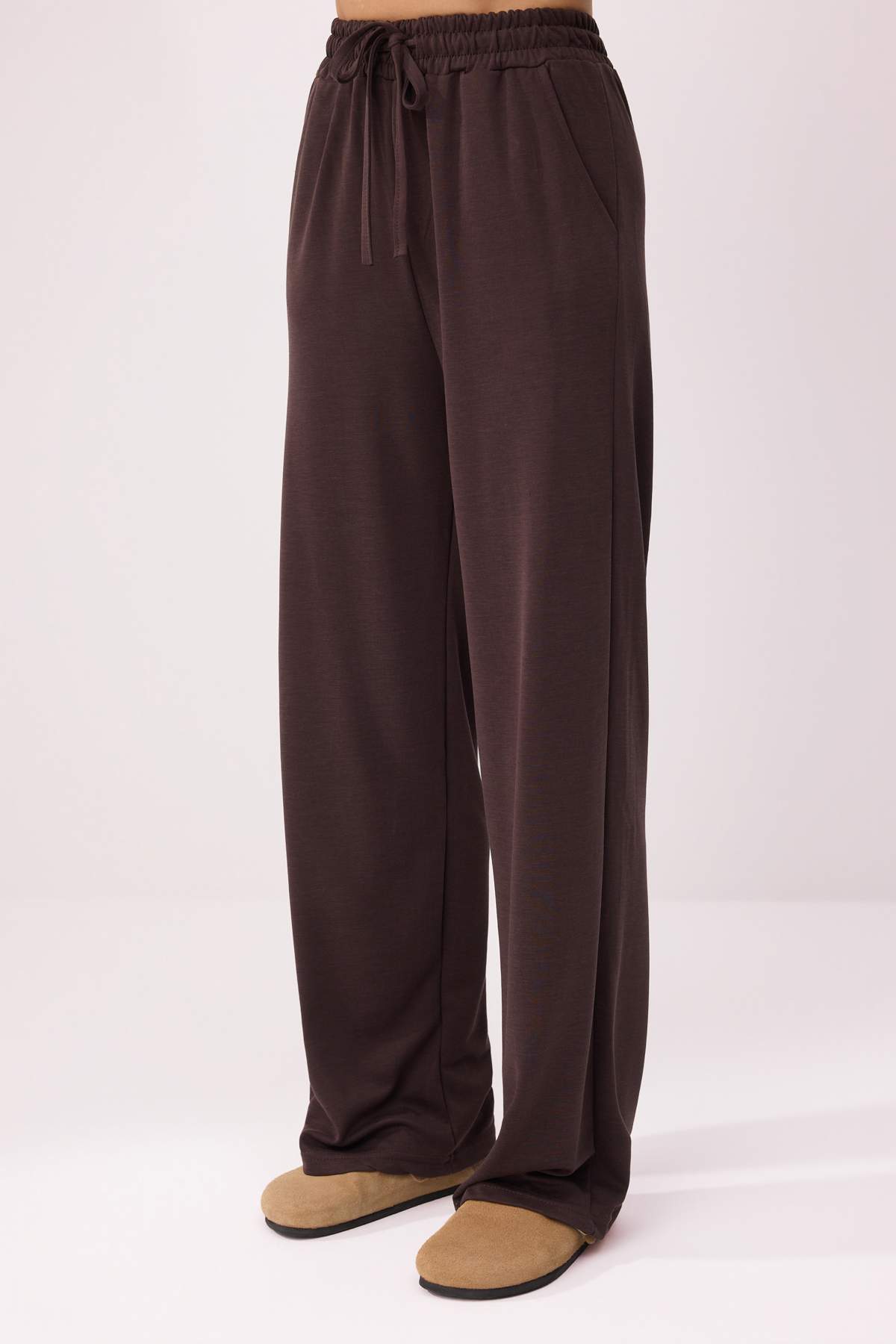 Trendyolmilla  Kahverengi Wide Leg Kısa Kollu Geniş Paça Uzun Soft Touch Örme Alt Üst Takım TWOSS26AU00143 - Görsel 3