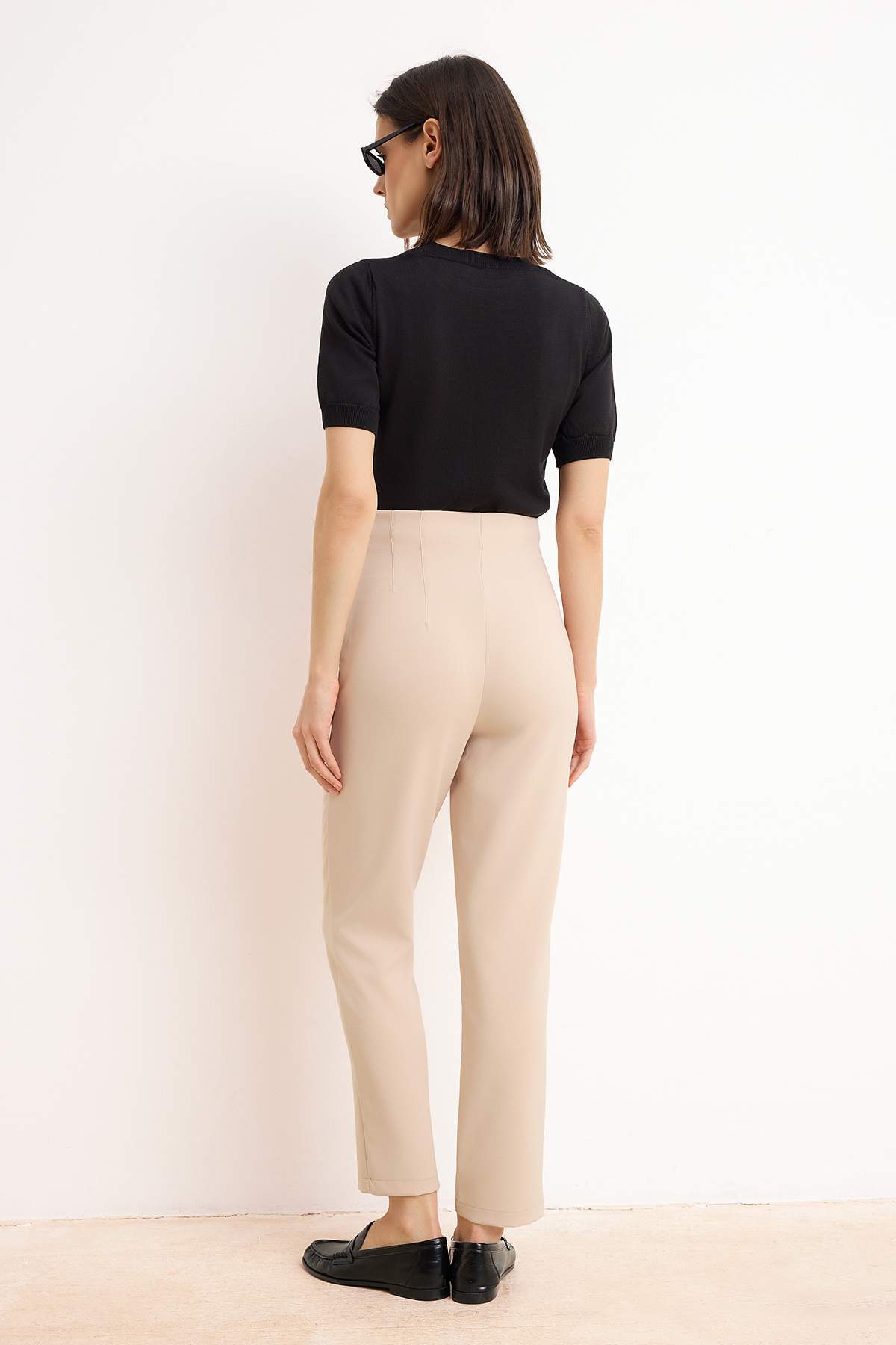 Trendyolmilla  Bej Cigarette Kalıp Pensli Yüksek Bel Bilek Boy Dokuma Kumaş Pantolon TWOSS20PL0515 - Görsel 4