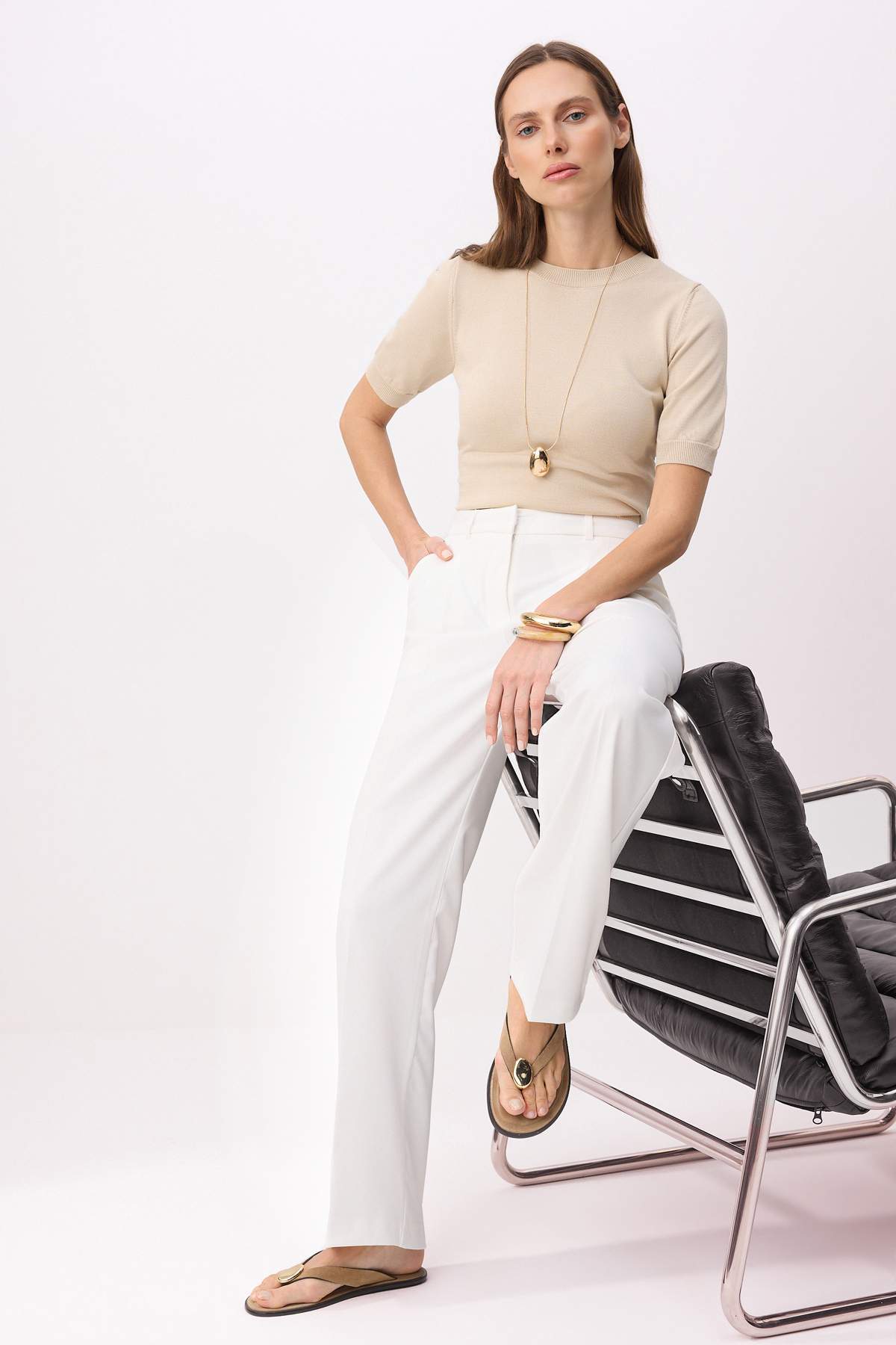 Trendyolmilla  Beyaz Limited Edition Straight/Düz Kesim Pilili Dokuma Kumaş Pantolon TWOAW23PL00401 - Görsel 2