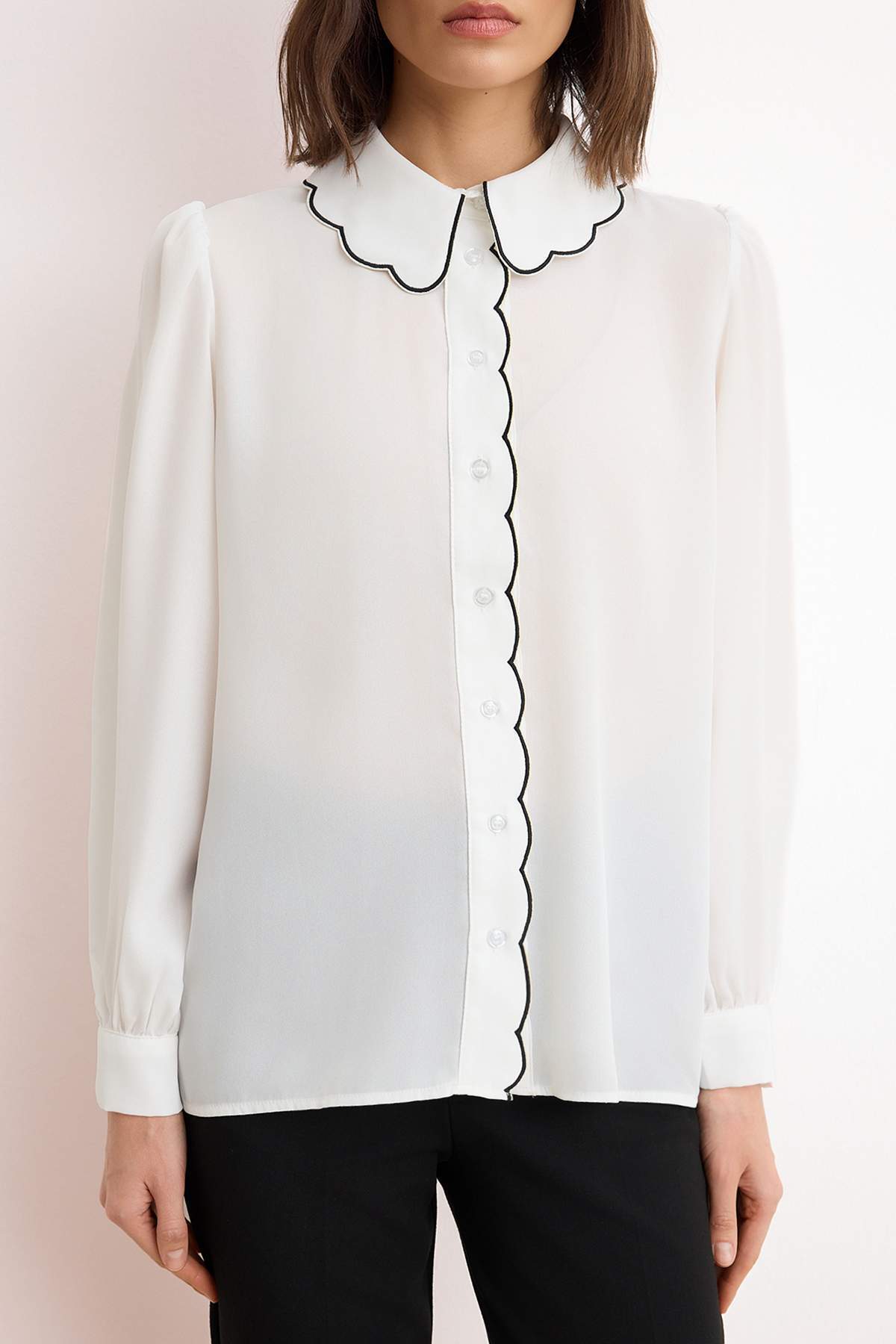 Trendyolmilla  Beyaz Nakış Detaylı Regular Normal Kalıp Dokuma Gömlek TWOAW21GO0302 - Görsel 3