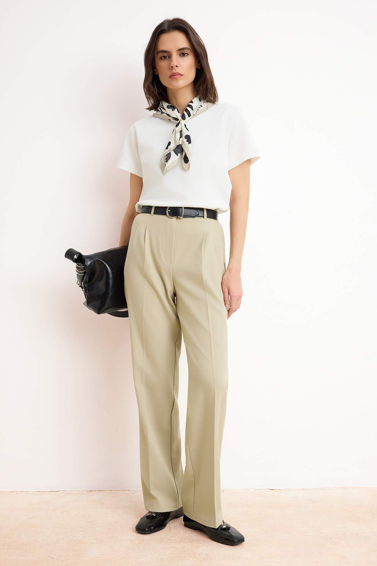 Trendyolmilla  Vizon Straight/Düz Kesim Pilili Dokuma Kumaş Pantolon TWOAW23PL00401