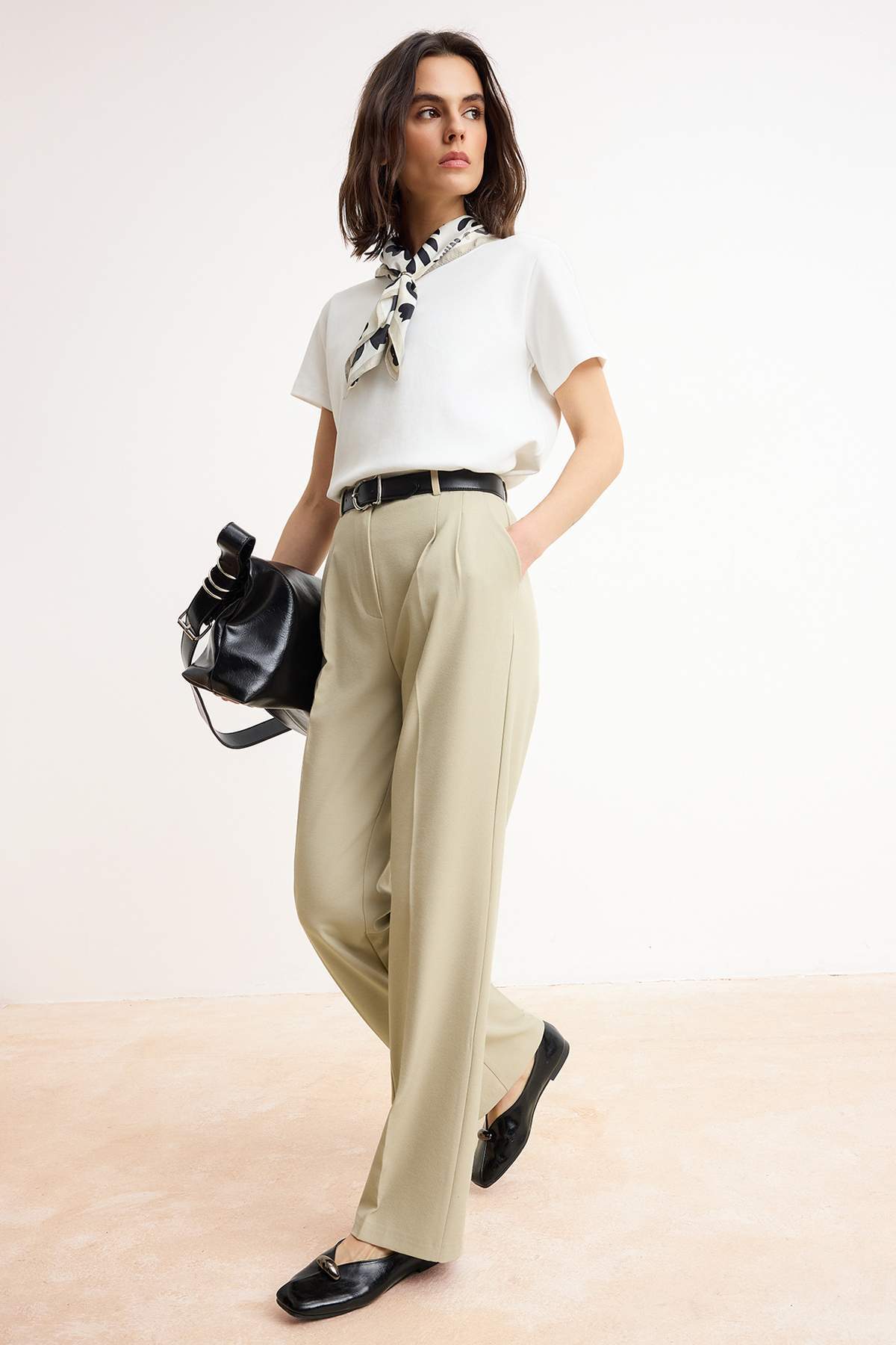 Trendyolmilla  Vizon Straight/Düz Kesim Pilili Dokuma Kumaş Pantolon TWOAW23PL00401 - Görsel 2