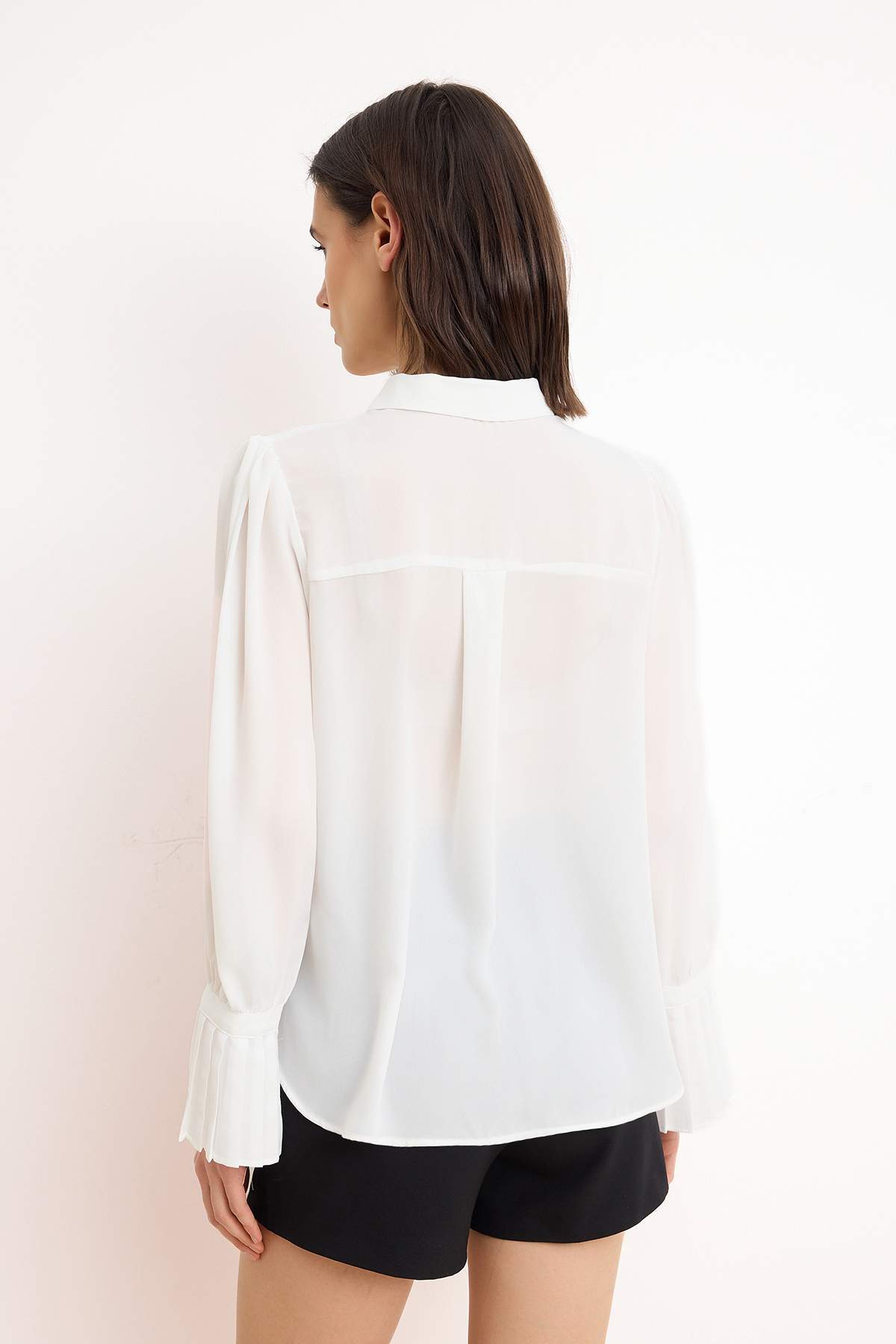 Trendyolmilla  Ekru İspanyol Kol Regular Normal Kalıp Dokuma Gömlek TWOAW22GO0487 - Görsel 4