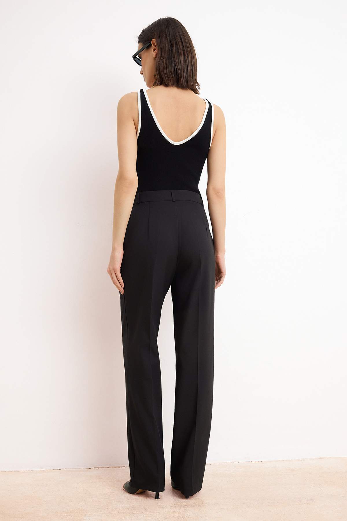 Trendyolmilla  Siyah*001 Straight/Düz Kesim Pilili Dokuma Kumaş Pantolon TWOAW23PL00401 - Görsel 4