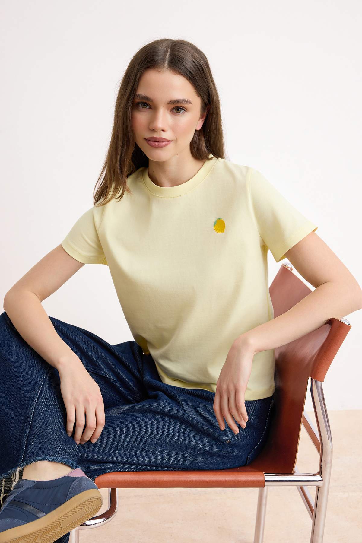 Trendyolmilla  Sarı Regular/Normal Kalıp Kısa Kollu Nakışlı Tok %100 Pamuk Örme T-shirt TWOSS26TS00232