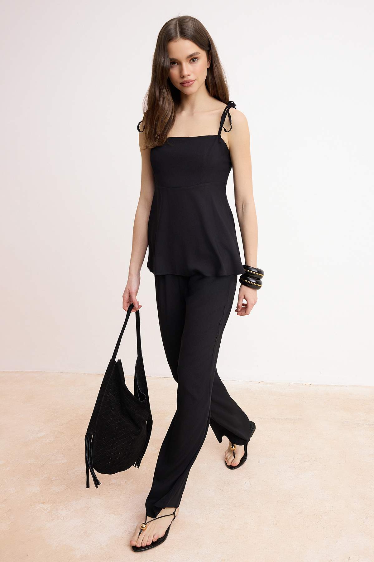 Trendyolmilla  Siyah Askılı Bluz Lastikli Pantolon Dokuma Alt - Üst Takım TWOSS26AU00112