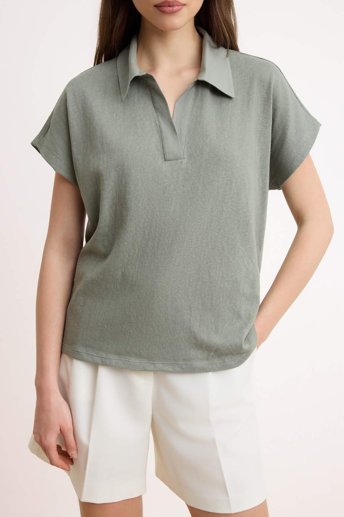 Trendyolmilla  Haki Regular/Normal Kalıp Polo Yaka Düşük Kol Örme T-Shirt TWOSS26TS00078 - Görsel 3