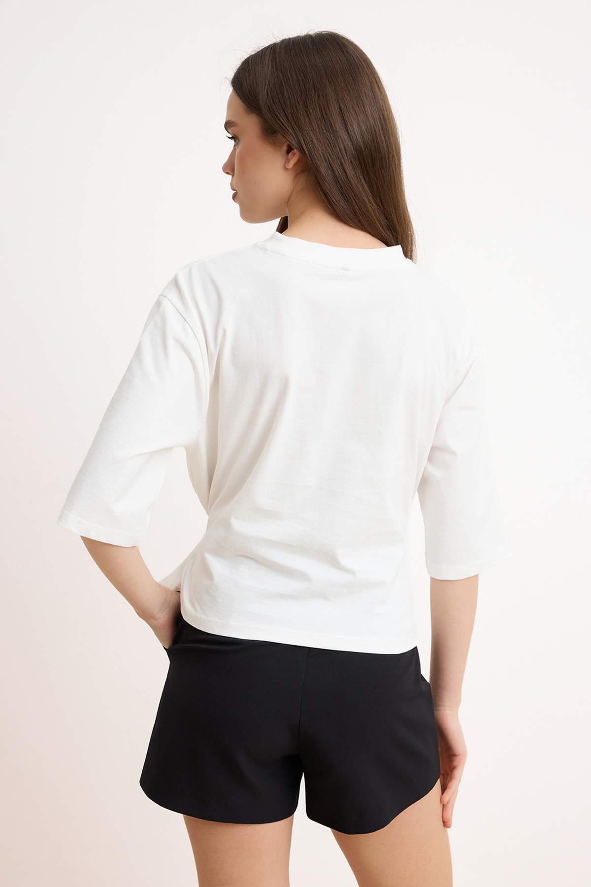 Trendyolmilla  Ekru Regular/Normal Kalıp Düşük Kol Truvakar Tok %100 Pamuk Örme T-Shirt TWOSS26TS00198 - Görsel 4