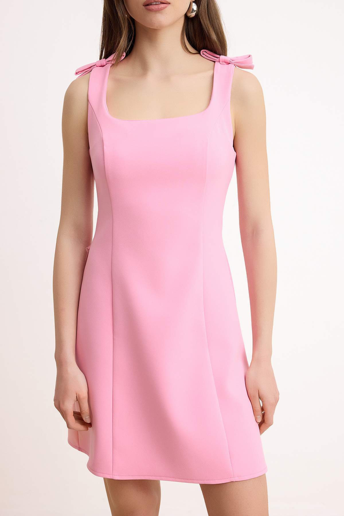 Trendyolmilla  Açık Pembe Düz A Kesim Fiyonklu Kısa / Mini Dokuma Elbise TWOSS25EL00267 - Görsel 3