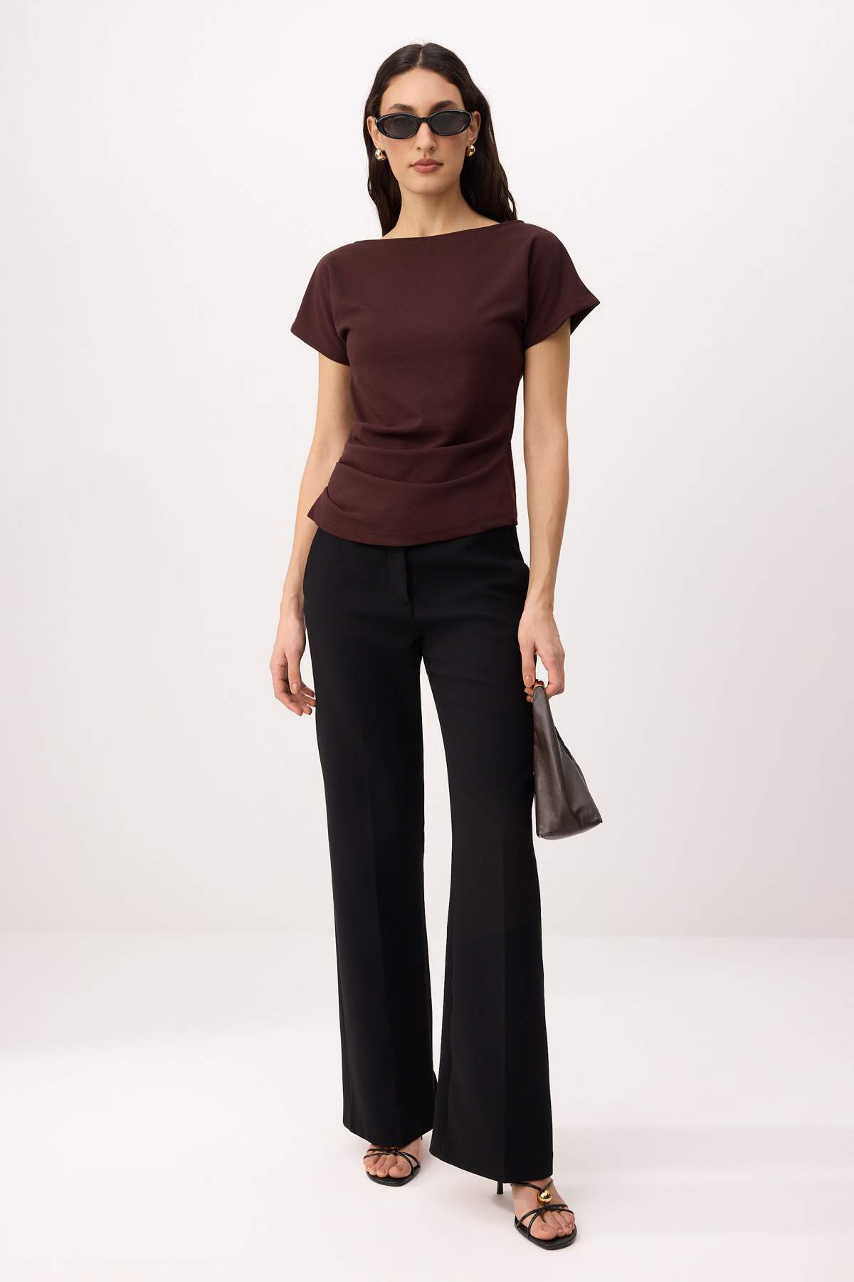 Trendyolmilla  Kahverengi Fitted/Vücuda Oturan Kayık Yaka Düşük Kol Kısa Kollu Scuba Krep Örme Bluz TWOSS26BZ00080 - Görsel 2