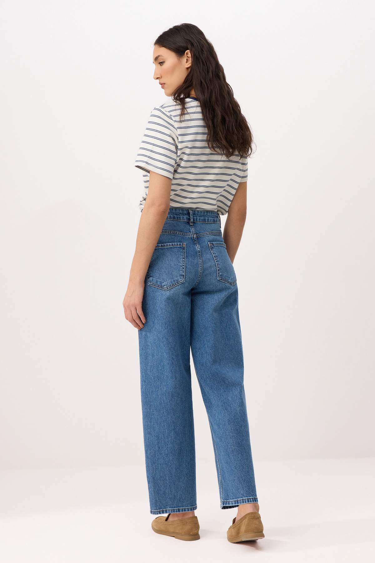 Trendyolmilla  Mavi Dikiş Detaylı Yüksek Bel Az Esnek Barrel Jeans TWOSS26JE00306 - Görsel 4