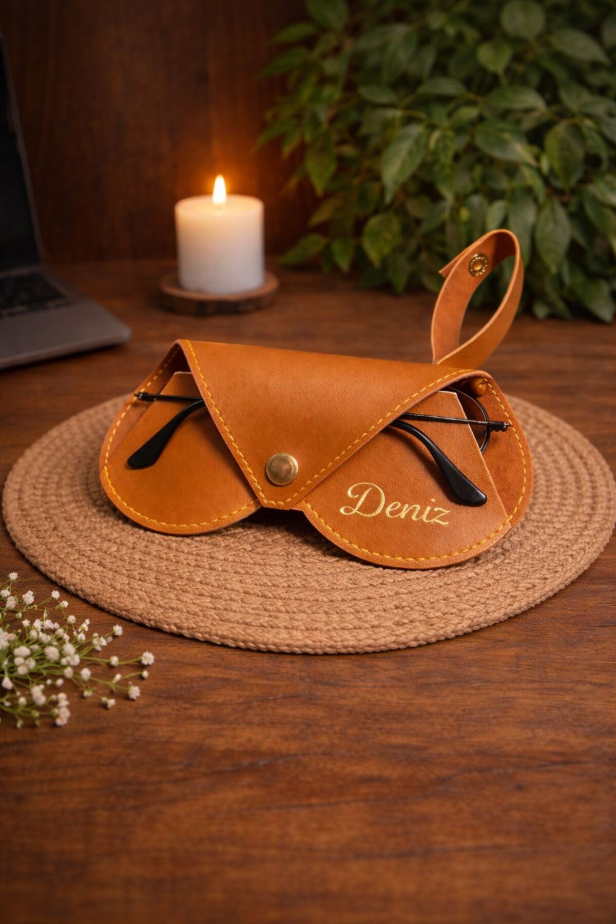 Personalized Hanging Glasses Case Heart Model ( Tan )
