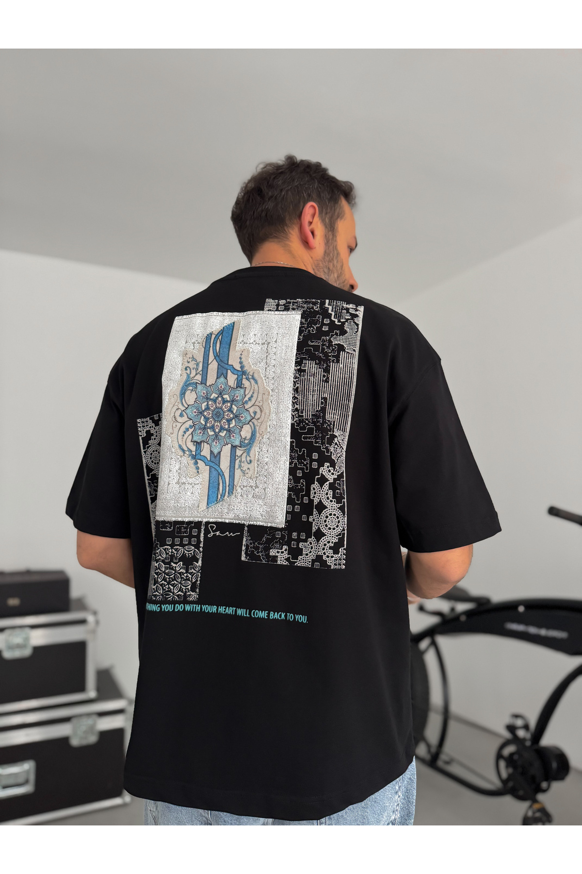 BYBASICMAN Black Oversize T-Shirt with Back Motif Patch Sw-5075