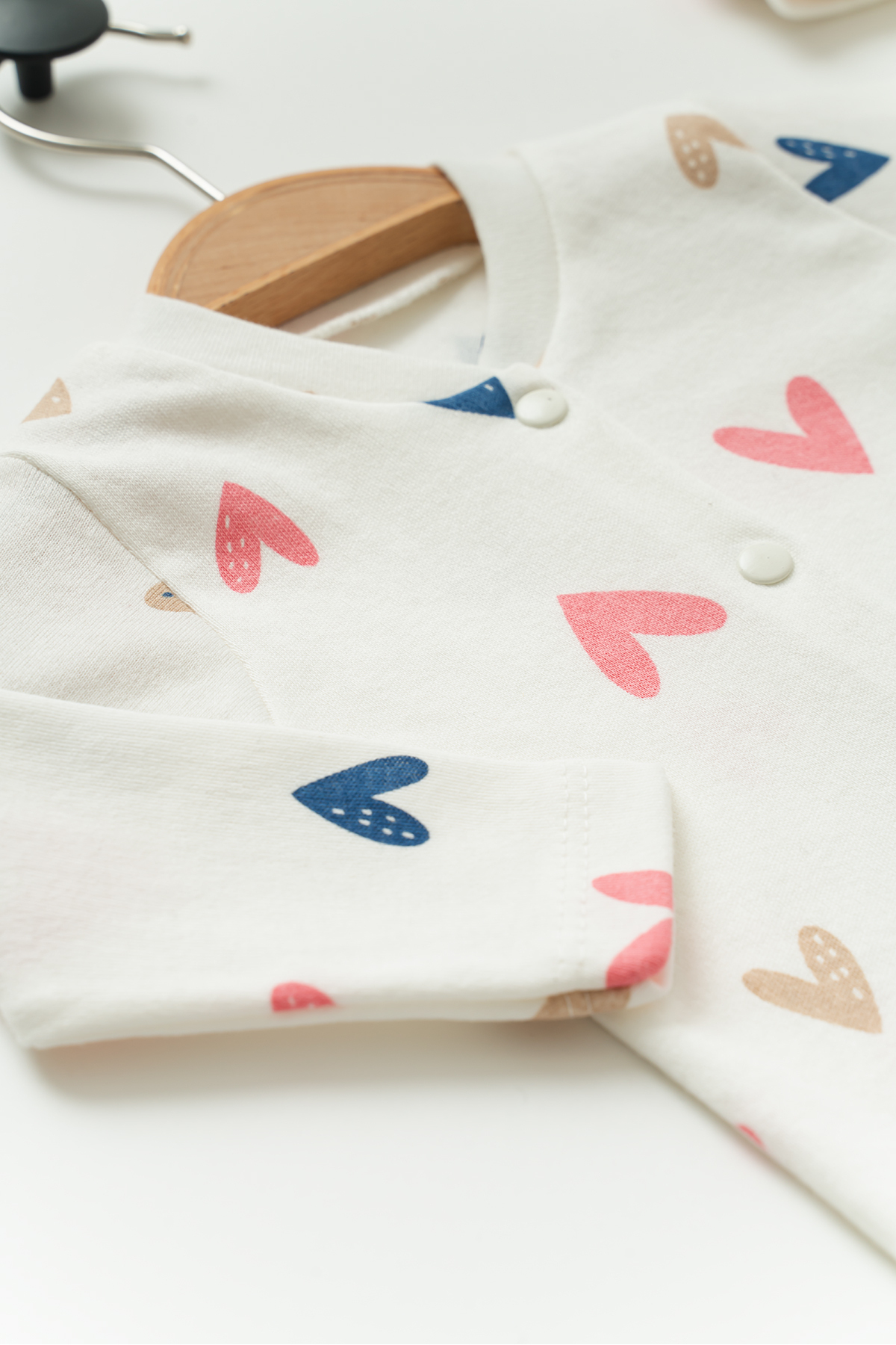 NEU KIDS Hastane Çıkış Seti Penye 5'li Set Yenidoğan Kıyafetleri Renkli Kalp %100 Pamuk - Hediye Paketli fotoğrafı 2 (önizleme)