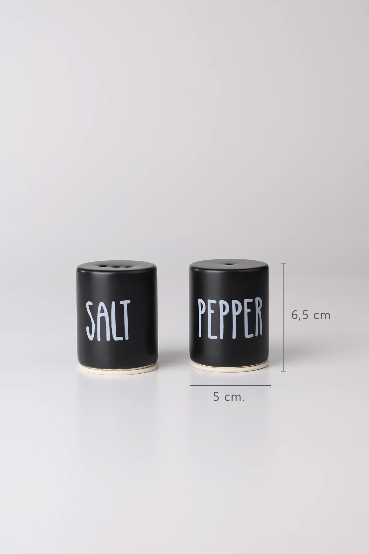 ست نمک و فلفل سرامیکی - ۲ عددی با نوشته Salt Pepper، ادویه‌جات مدرن