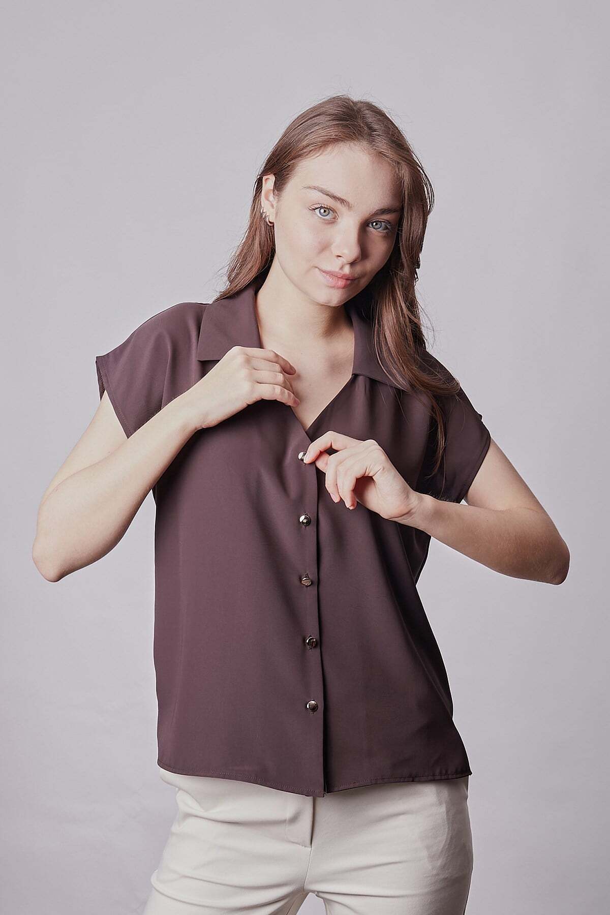 Jument  Kadın Krep Kumaş Düşük Omuzlu Yakalı V Yaka Kısa Kol Gömlek-Kahve - Görsel 4