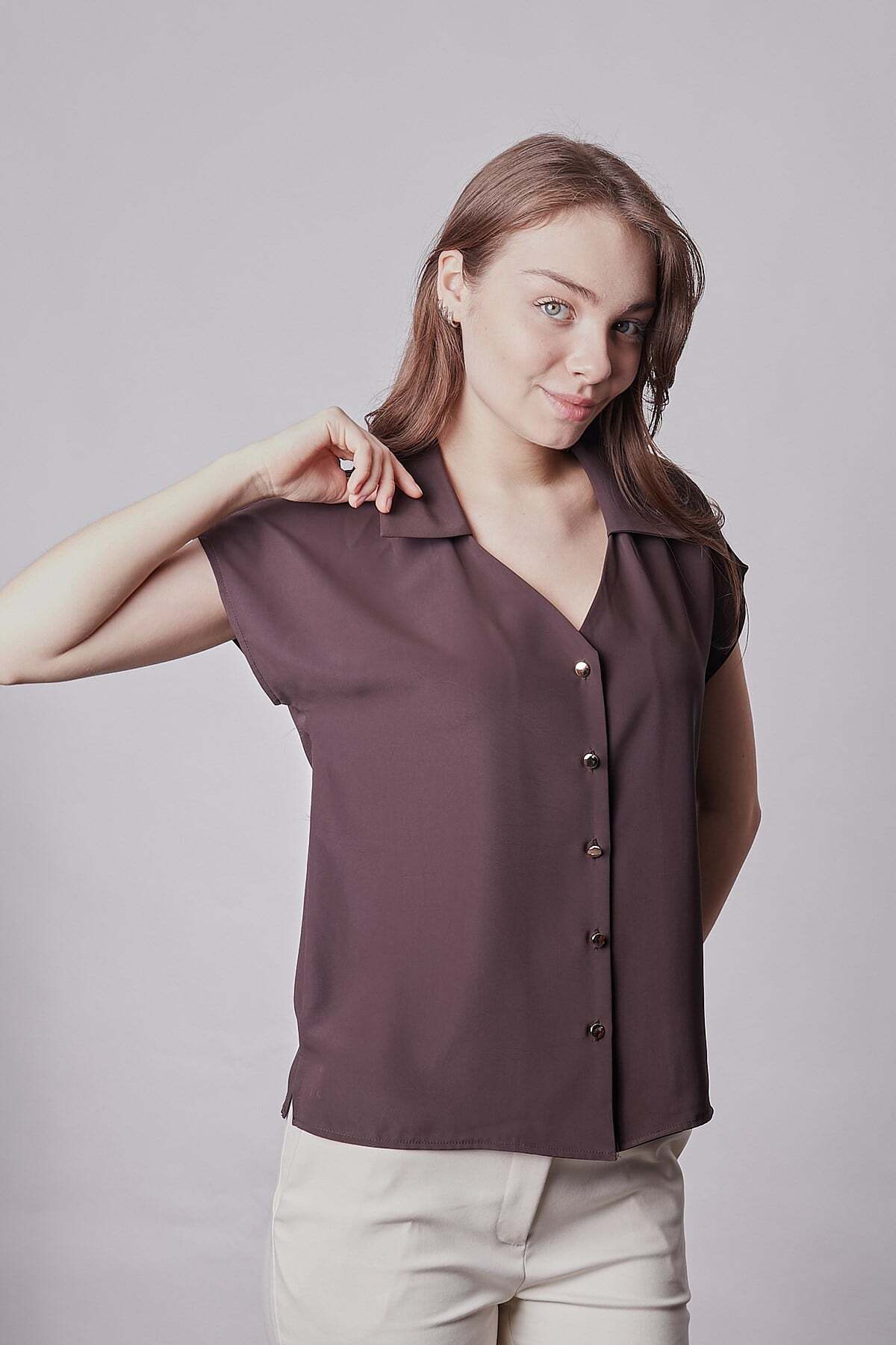 Jument  Kadın Krep Kumaş Düşük Omuzlu Yakalı V Yaka Kısa Kol Gömlek-Kahve - Görsel 3