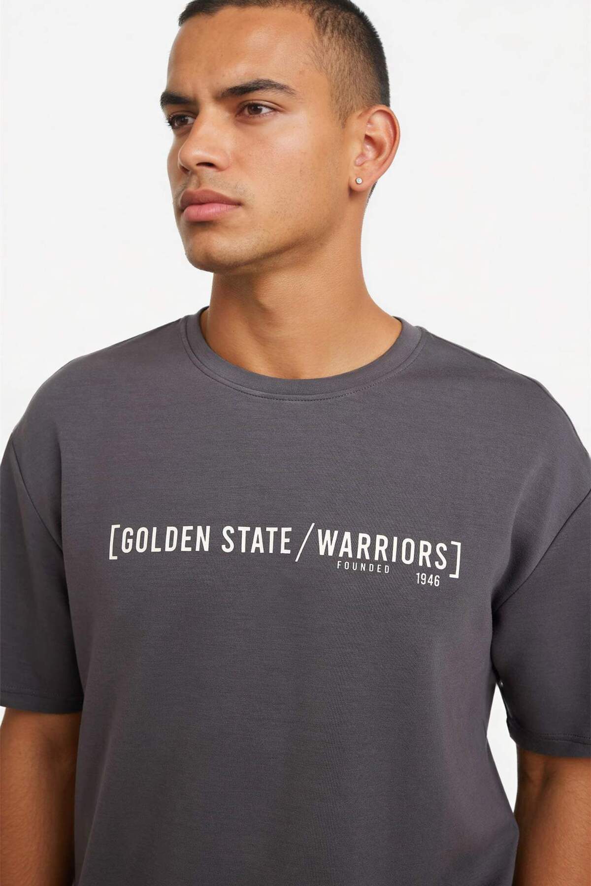 DeFacto Ultra Yumuşak Pamuklu NBA Golden State Warrıors Relax Fit Bisiklet Yaka Kısa Kollu Tişört F9791AX26S görsel 8