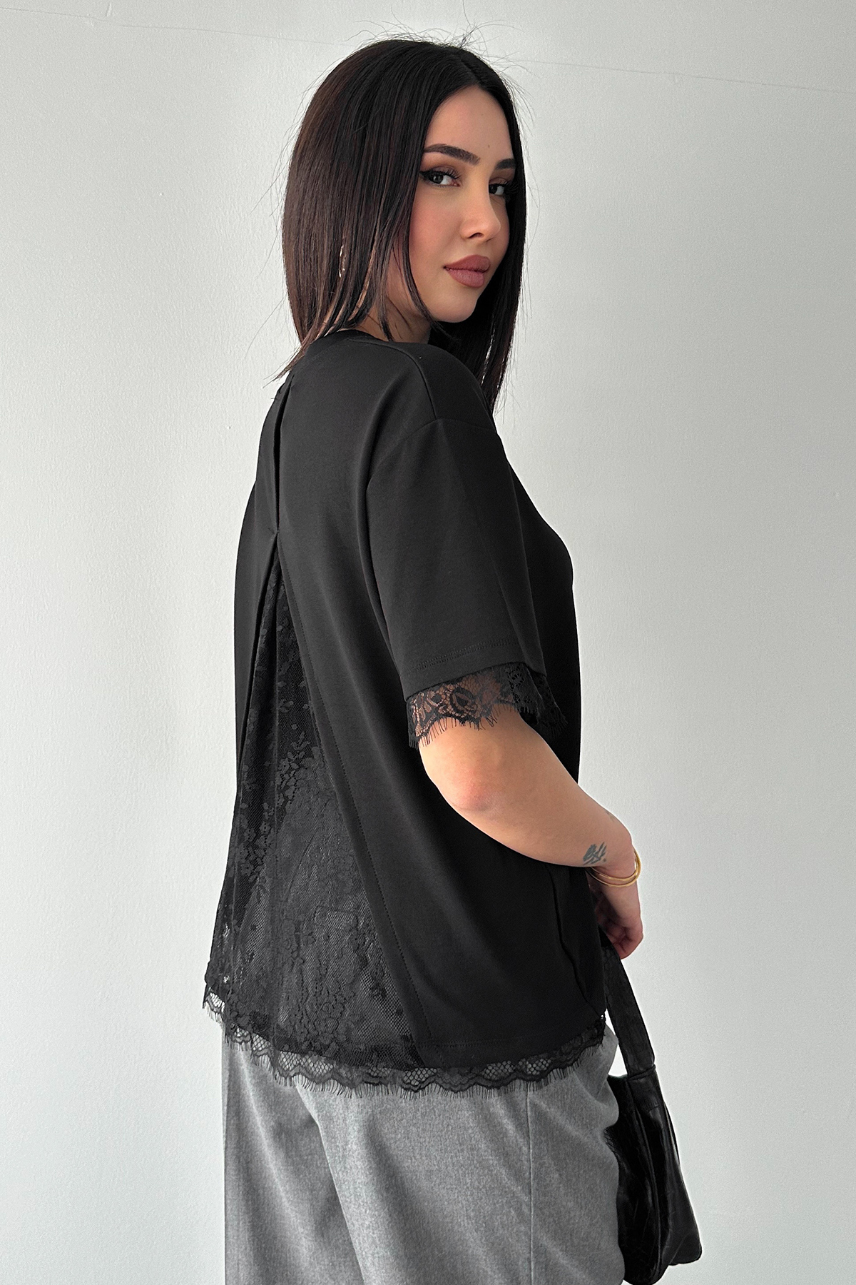 Noa Noa  Kadın Dantel Detaylı T-Shirt – Siyah Arkası Dantel Şık Bluz