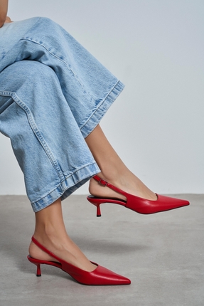 NİŞANTAŞI SHOES Dipsy Kırmızı Mat Toka Detay Sivri Burun Kadın Topuklu Ayakkabı
