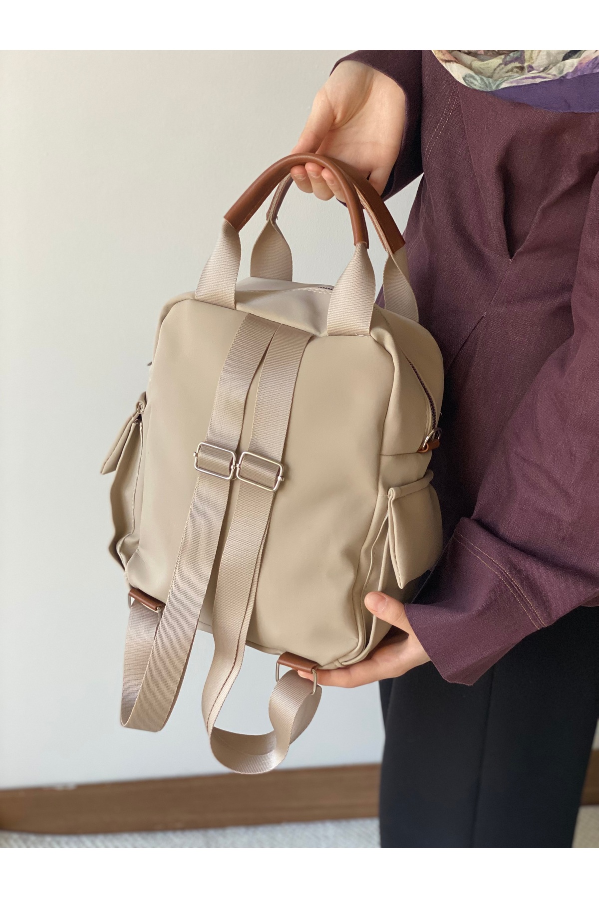 Bagzone  YANLARI VE ÖNÜ CEP DETAYLI KADIN SIRT ÇANTASI - Görsel 4