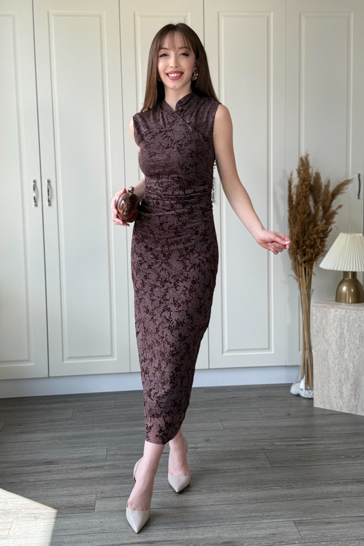 Dilay Gökoğlu Butik  Önü Düğmeli Kadife Baskılı Midi Kahverengi Tül Elbise - Görsel 8