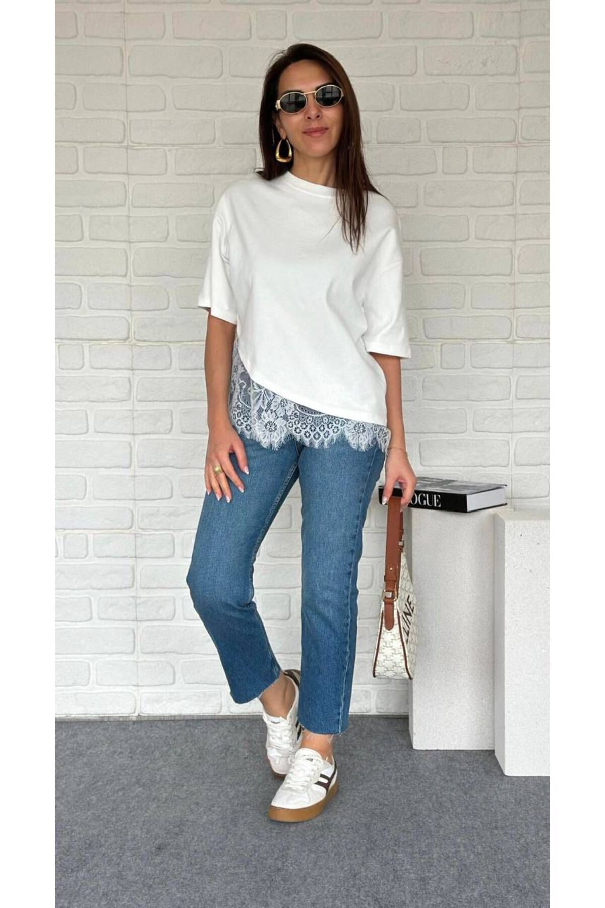 LİNDALİNA TEKSTİL  Kadın Bisiklet Yaka Rahat Kalıp Dantel Detaylı Asimetrik Tasarım Pamuklu T-Shirt - Görsel 2
