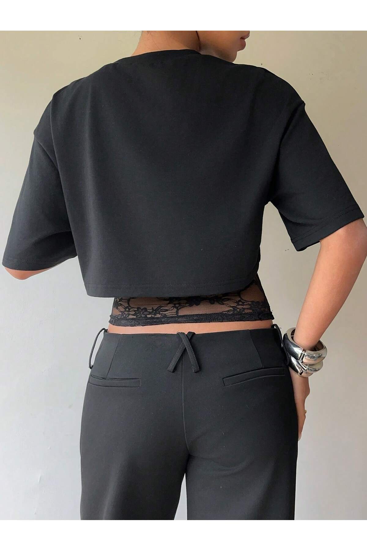 Wild Flower  Siyah Crop Tişört Kadın Dantel Detaylı Yuvarlak Yaka Şık Üst Bluz - Görsel 5