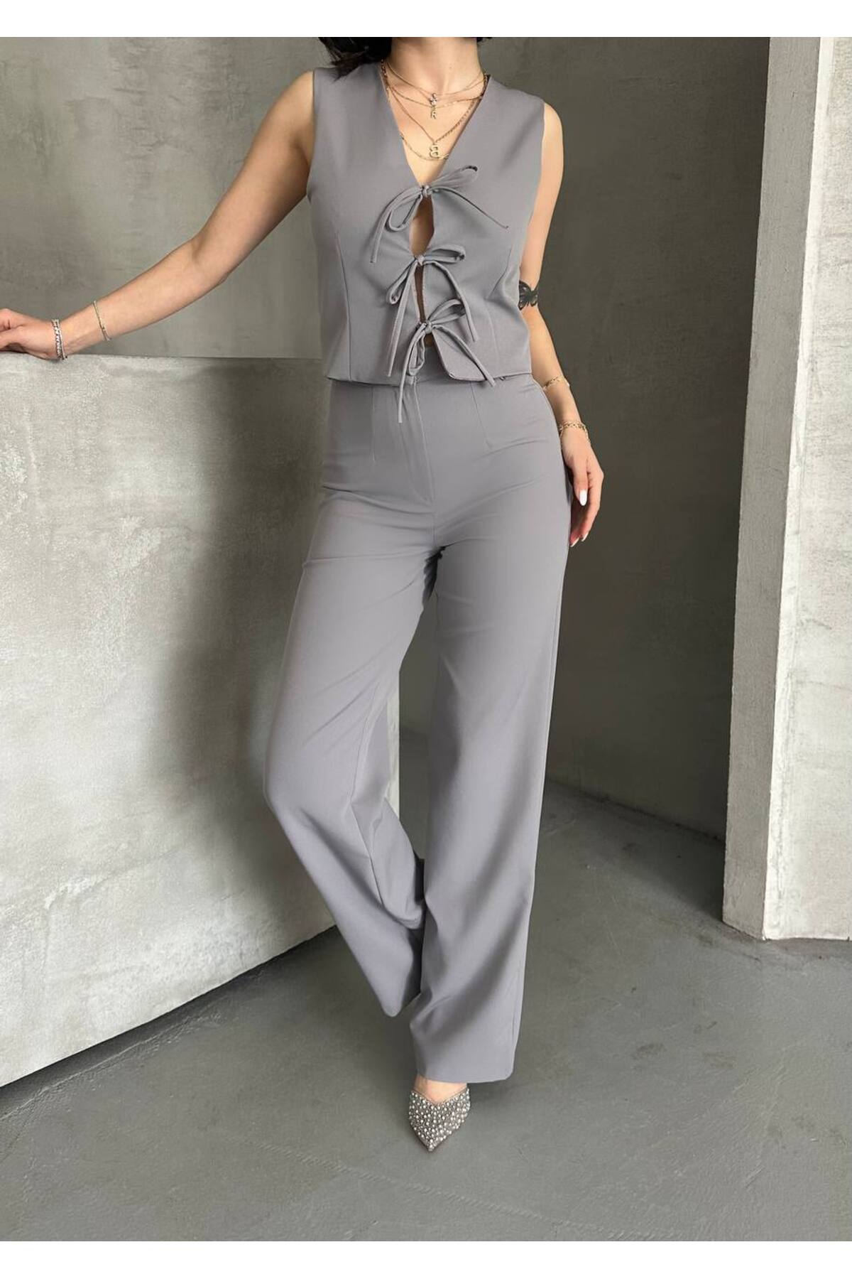 Damen Zweiteiler mit Bindungsdetails und stilvollem Look - Görsel 4