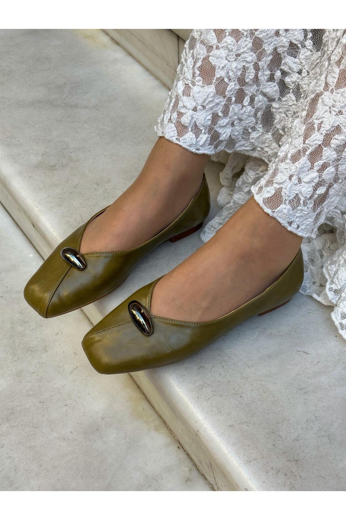 azza shoes ELİO PARLAK KÜT BURUN AKSESUAR DETAYLI SIK VE RAHAT GÜNLÜK DÜZ BABET