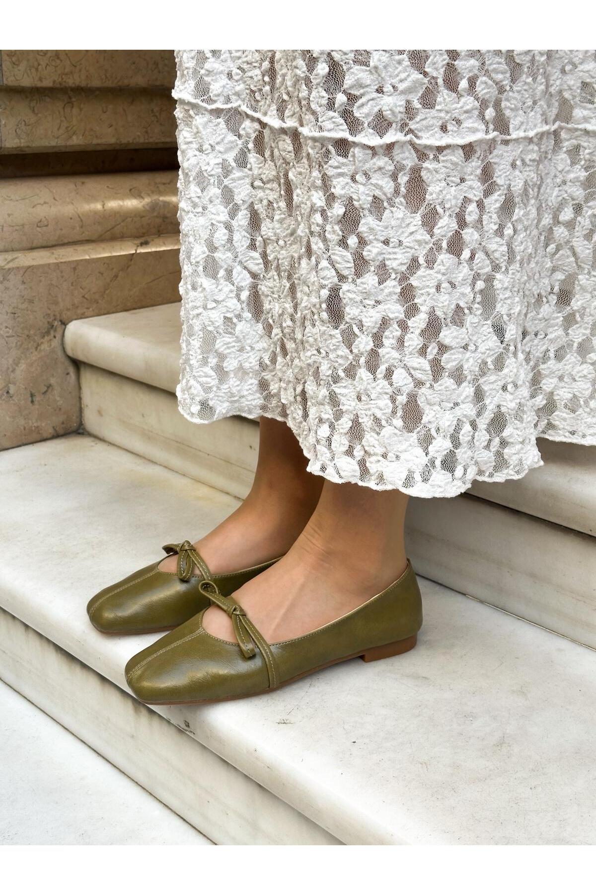 azza shoes  ARİES BİYELİ FİYONK DETAYLI KARE KALIP ÖNDEN DİKİŞLİ ZARİF VE RAHAT GÜNLÜK BABET