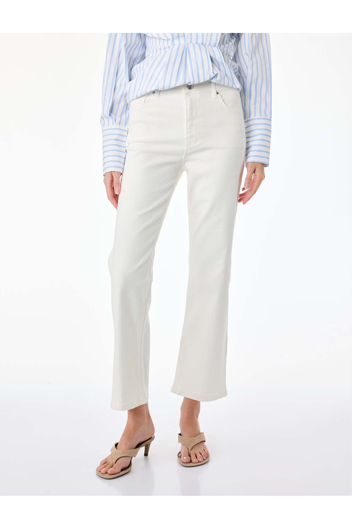 Koton  Normal Bel Dar Kalıp Pamuklu Düğmeli Kısa İspanyol Paça Pantolon - Kick Flare Jeans - Görsel 3