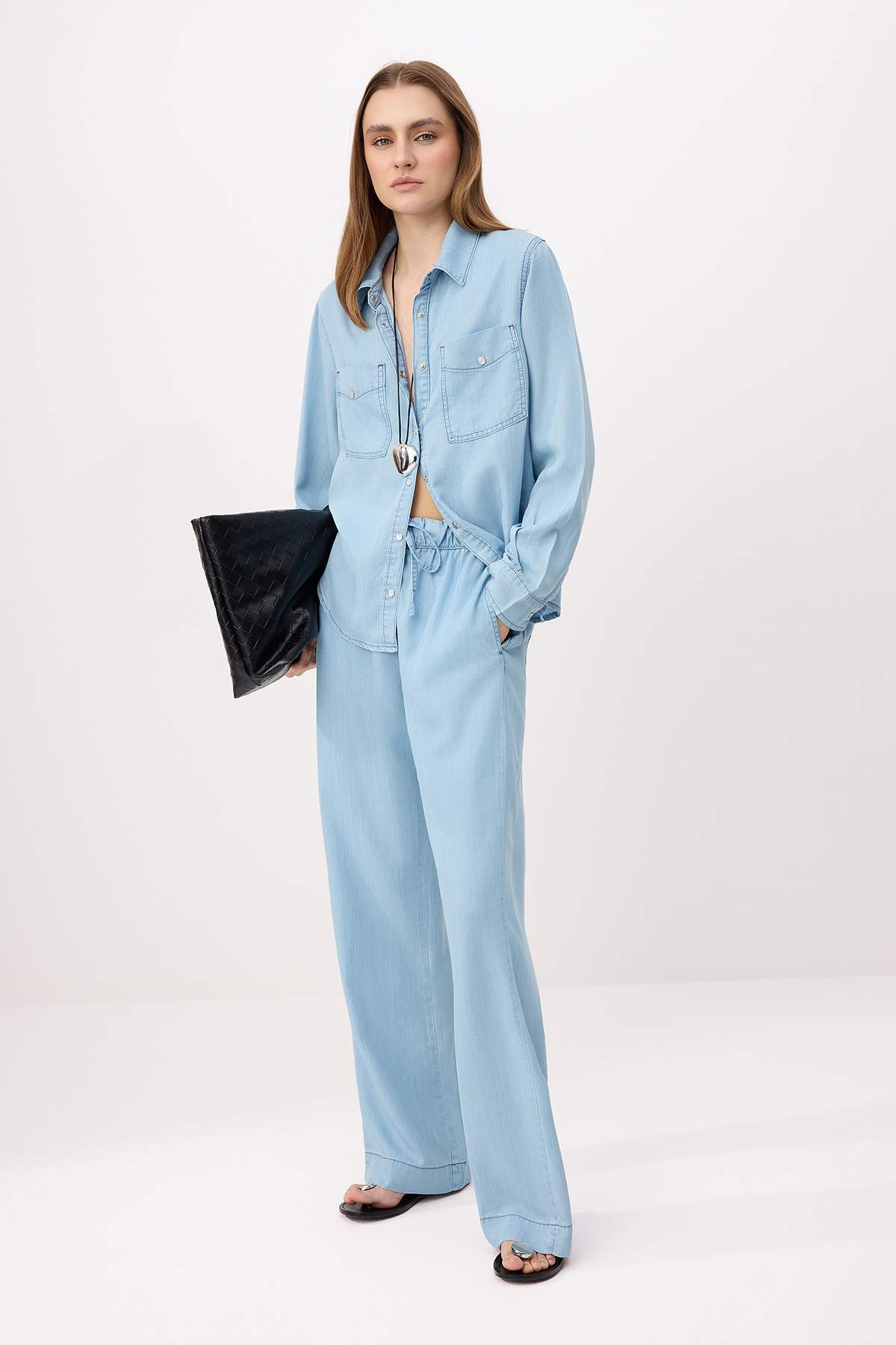 Trendyolmilla  Mavi Oversize/Geniş Kesim More Sustainable %100 Tencel Gömlek TWOSS26GO00119 - Görsel 2