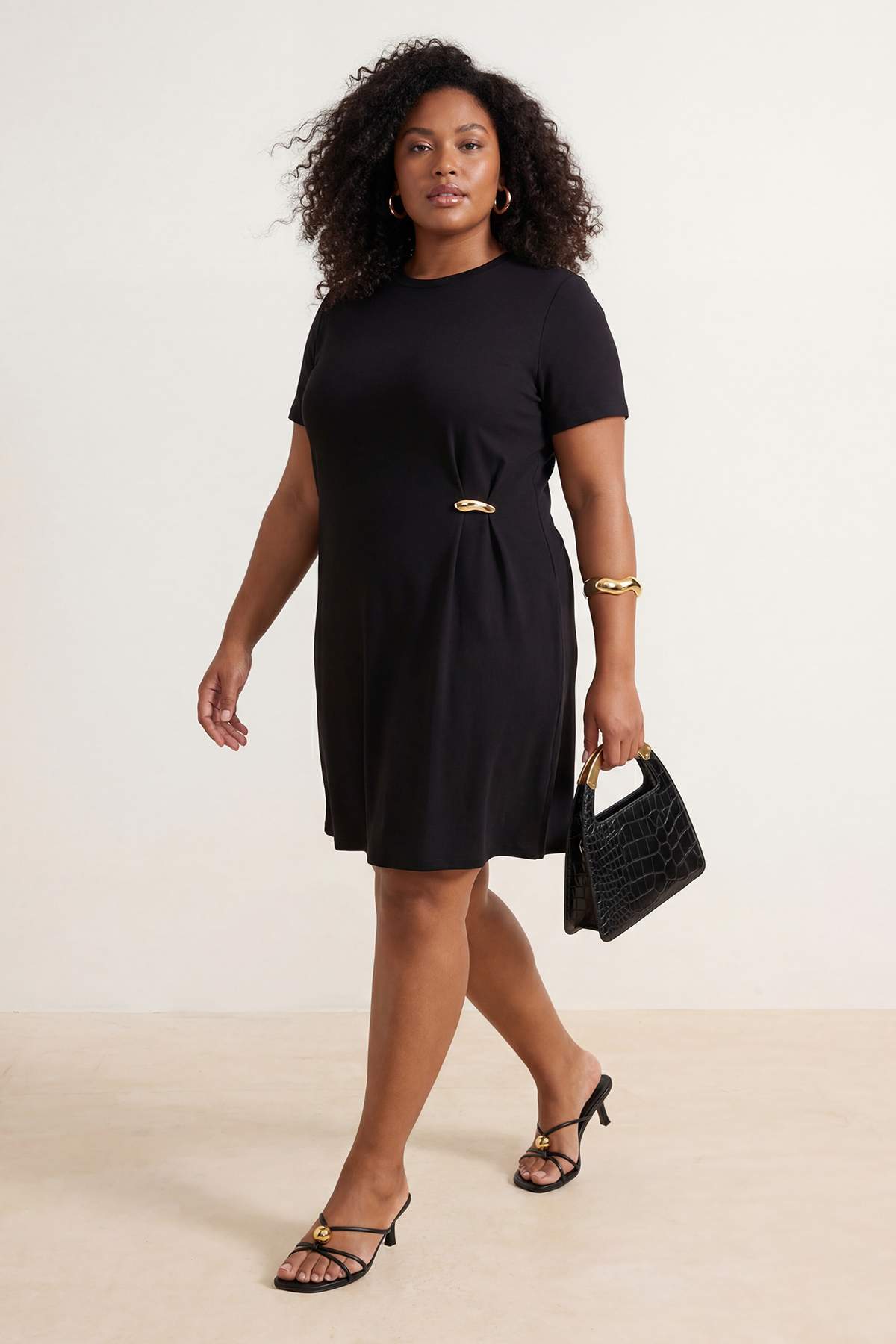 Trendyol Curve Schwarzes, gestricktes Camisole-Kleid in Übergröße mit Metalla...
