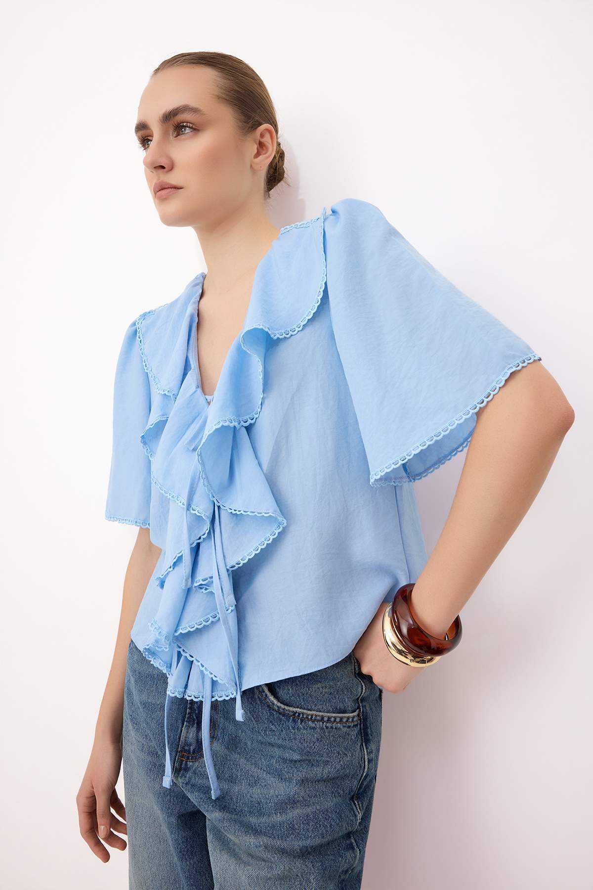 Trendyolmilla  Bebe Mavisi Fırfır Detaylı Önü Bağlamalı Dokuma Bluz TWOSS26BZ00535