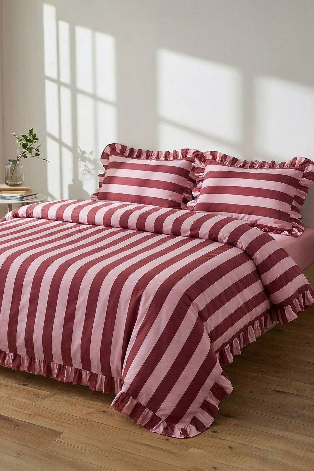 TRENDYOLMİLLA HOME Doppelbett-Bettbezug-Set mit Rüschen und Streifen, ohne La...