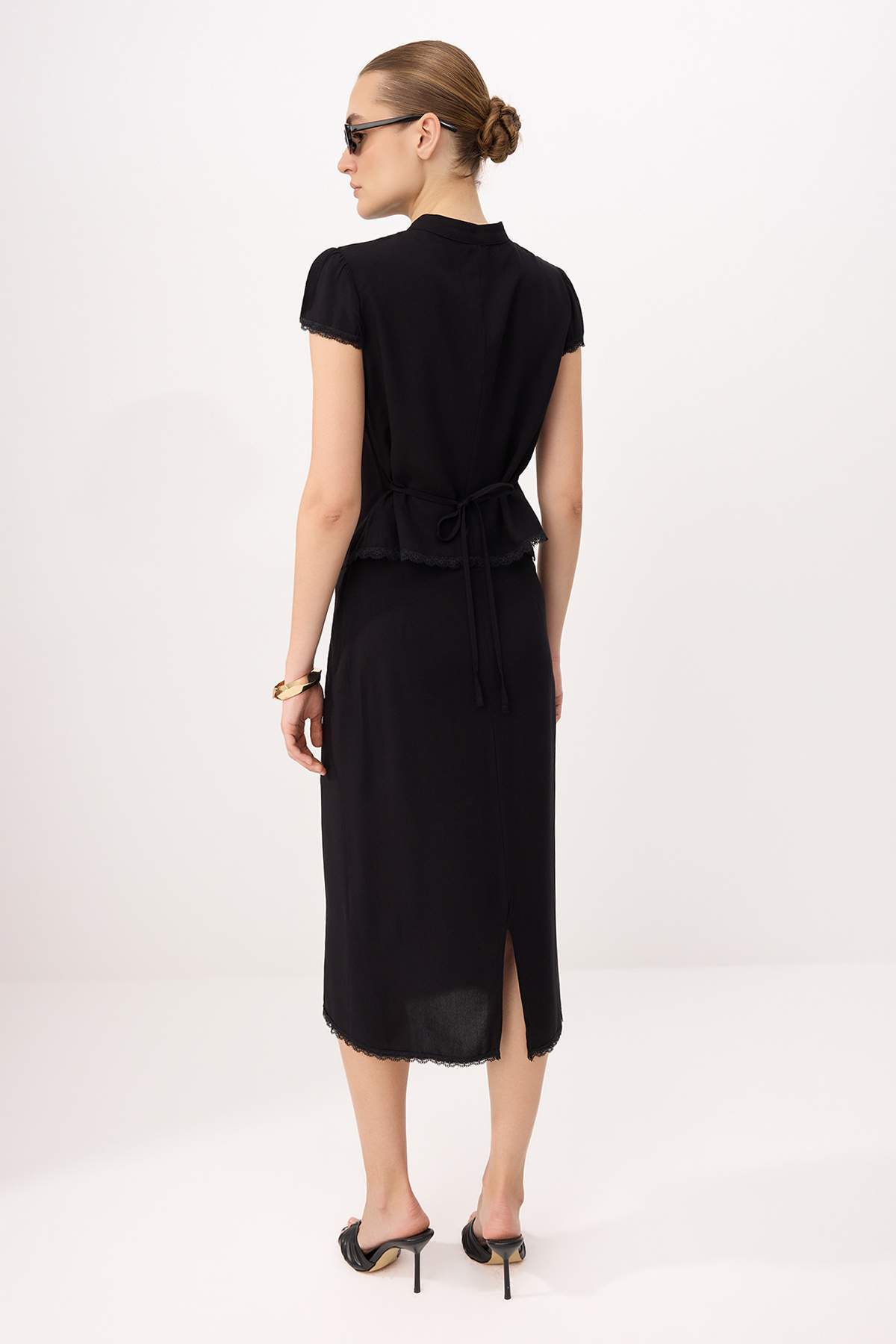 Trendyolmilla  Siyah Slim Fit Gömlek Midi Etek Dokuma Alt - Üst Takım TWOSS26AU00105 - Görsel 4