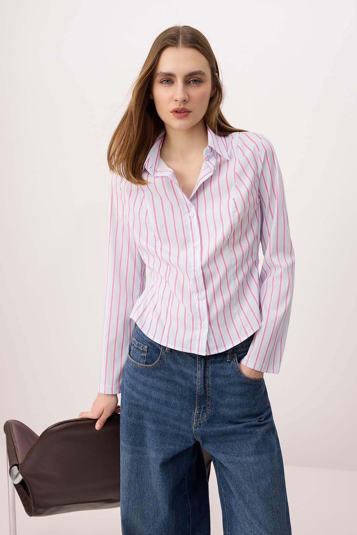 Trendyolmilla  Pembe-Mavi Çizgili Belden Ayarlanabilir Hafif Bele Oturan Kolları Geniş Gömlek TWOAW26GO00013