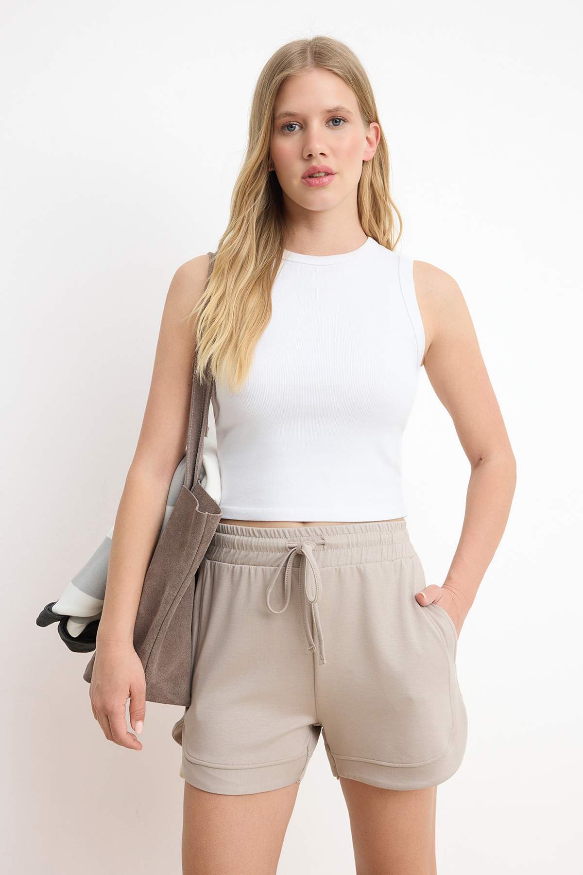 Trendyolmilla  Taş Regular Yüksek Bel Boru Paça Kısa Soft Touch Örme Şort & Bermuda TWOSS26SR00027