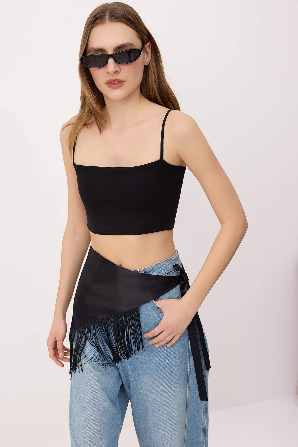 Trendyolmilla Siyah Fitted Süper Crop Askılı Straplez Kolsuz Pamuk Ribana Örme Atlet TWOSS26AL00044